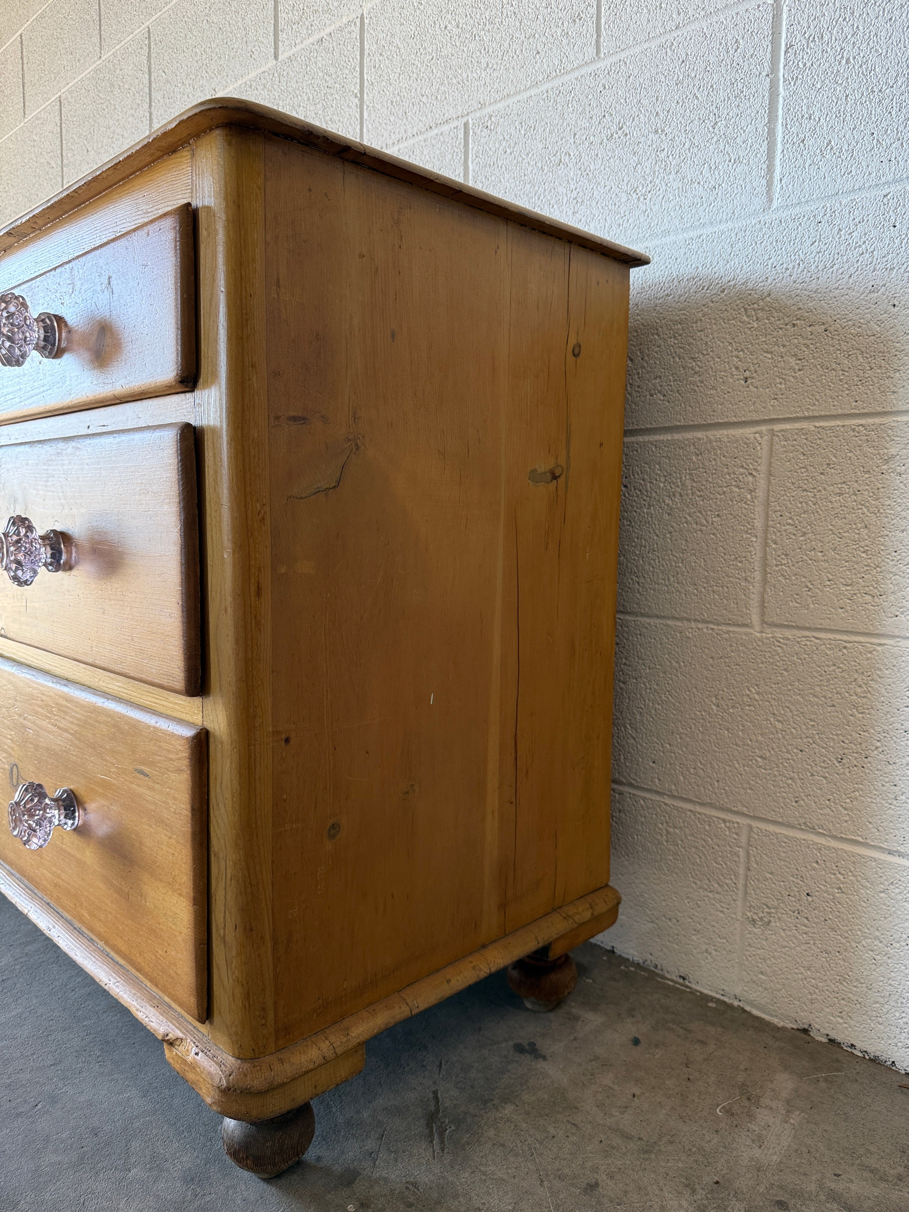 Victorian English pine chest of drawers with glass knobs