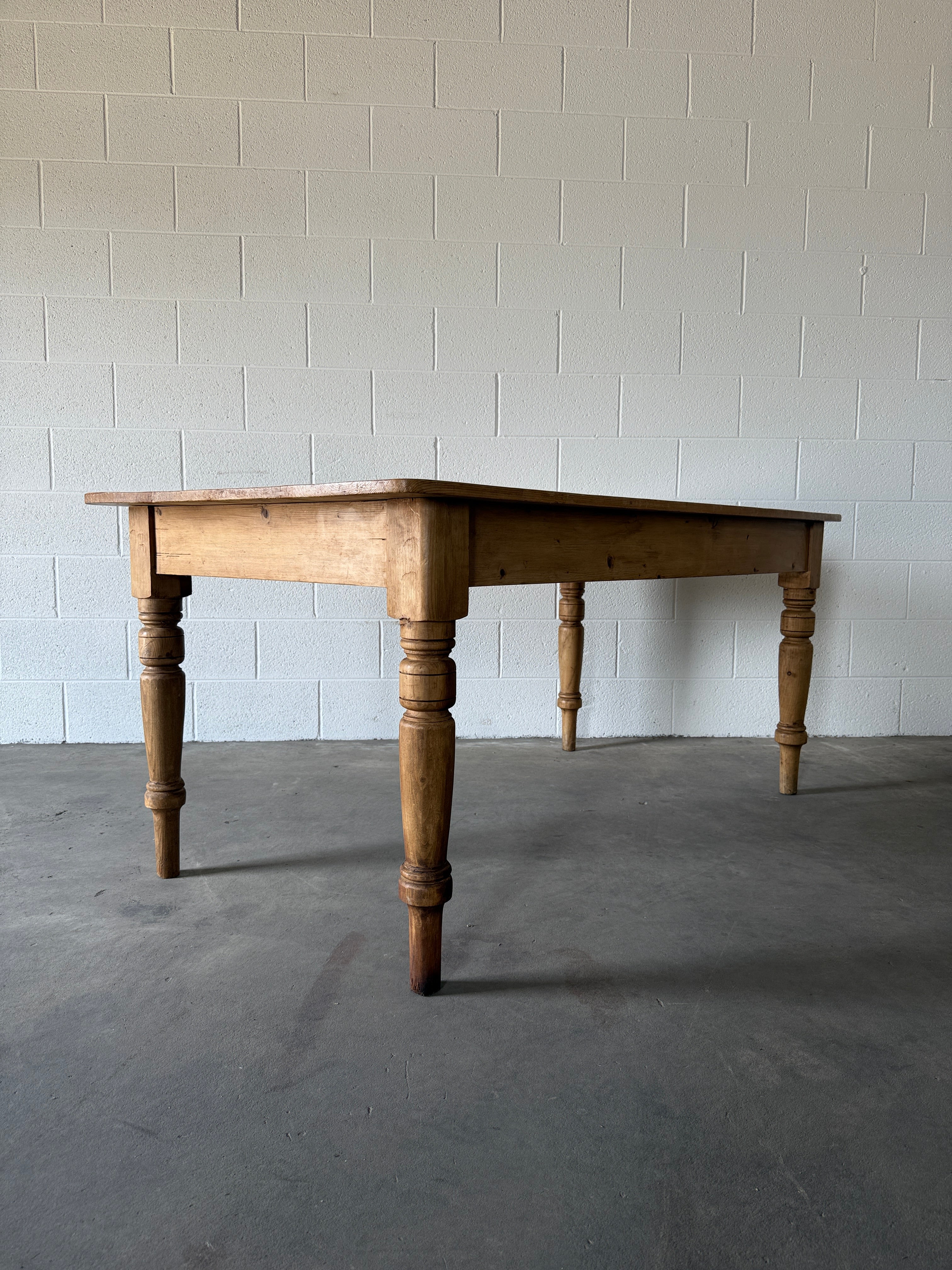 Turned leg Victorian pine table with drawer