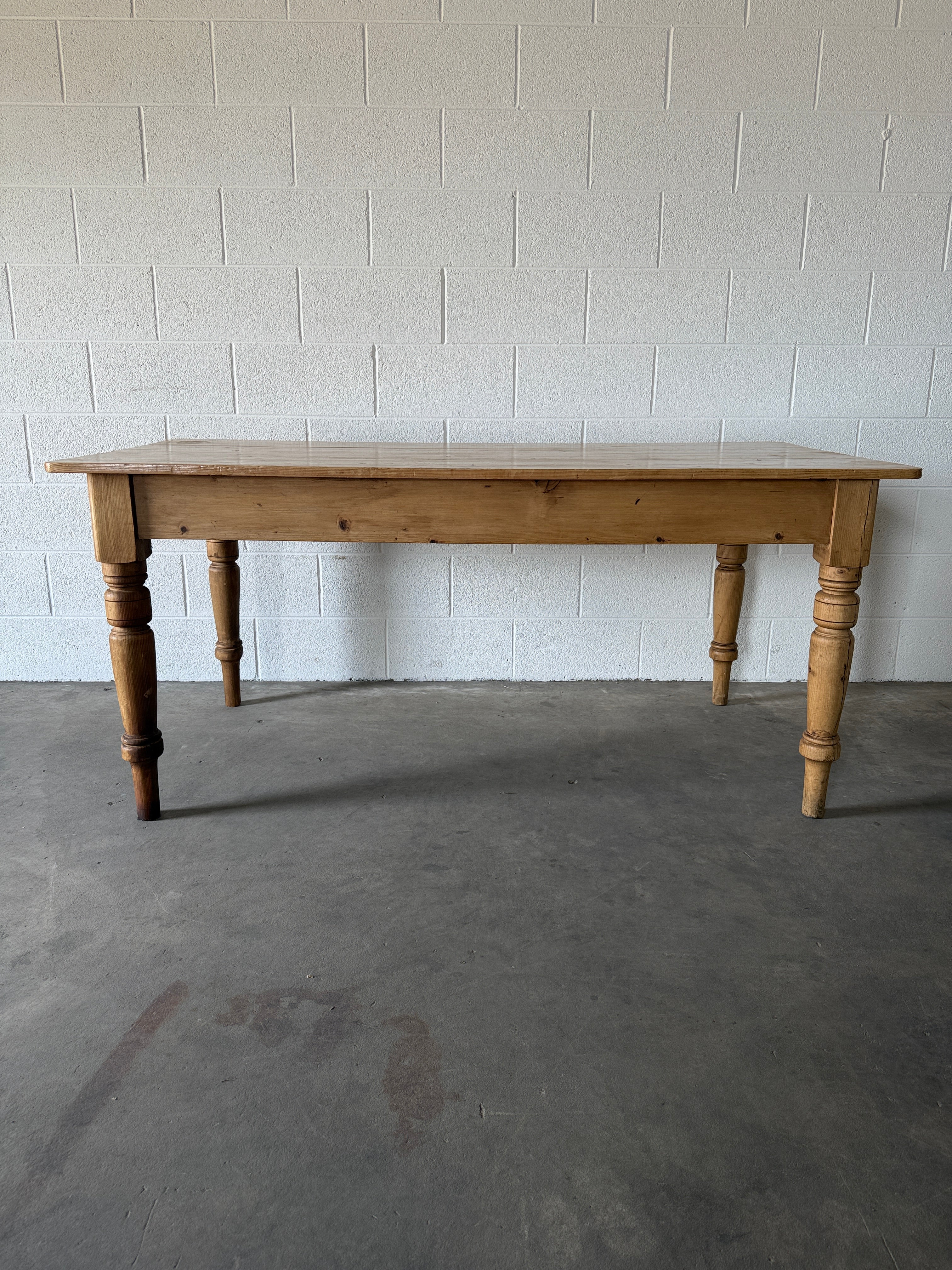Turned leg Victorian pine table with drawer