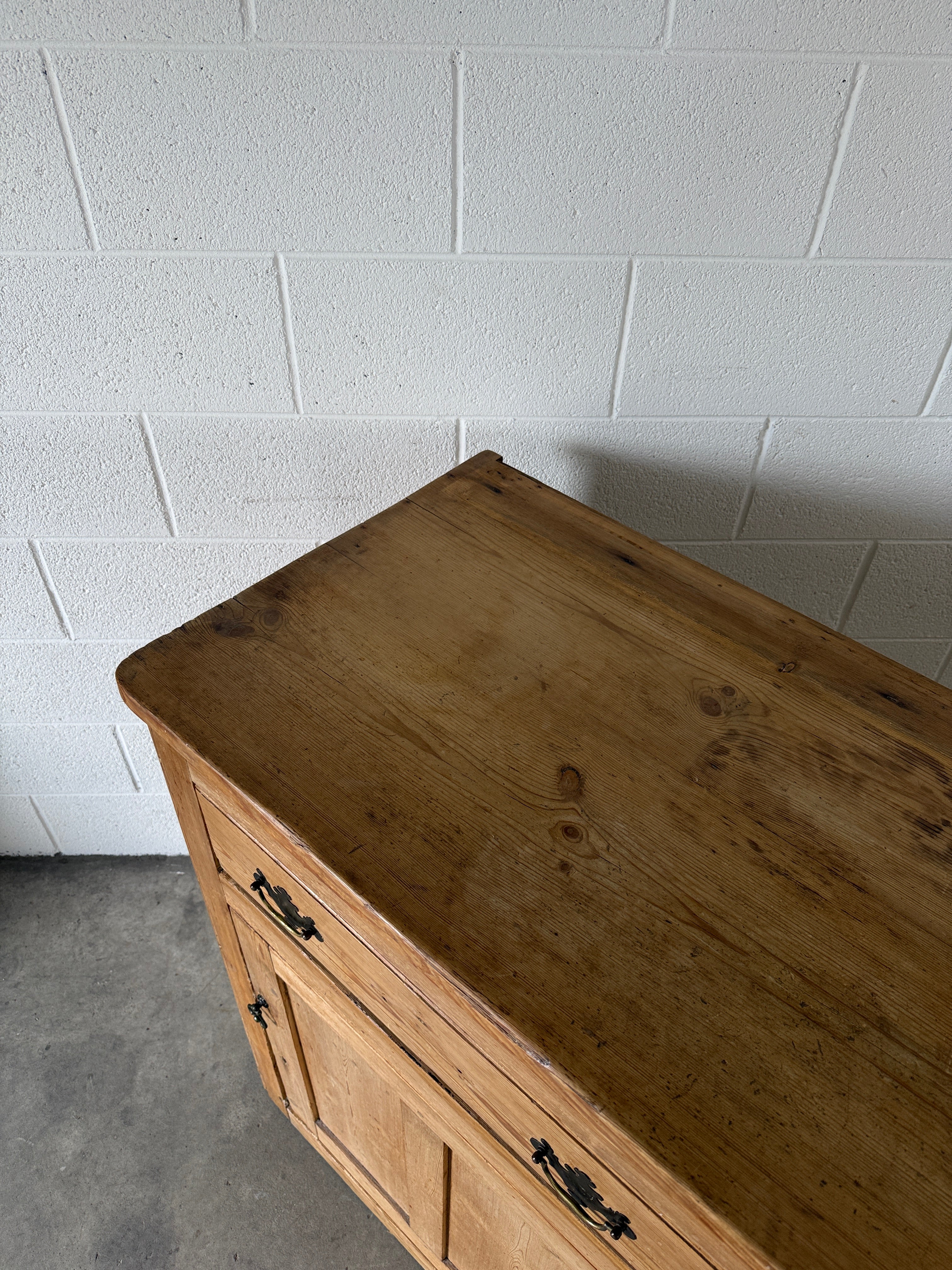 19th‑century English pine sideboard with three drawers and cupboards below