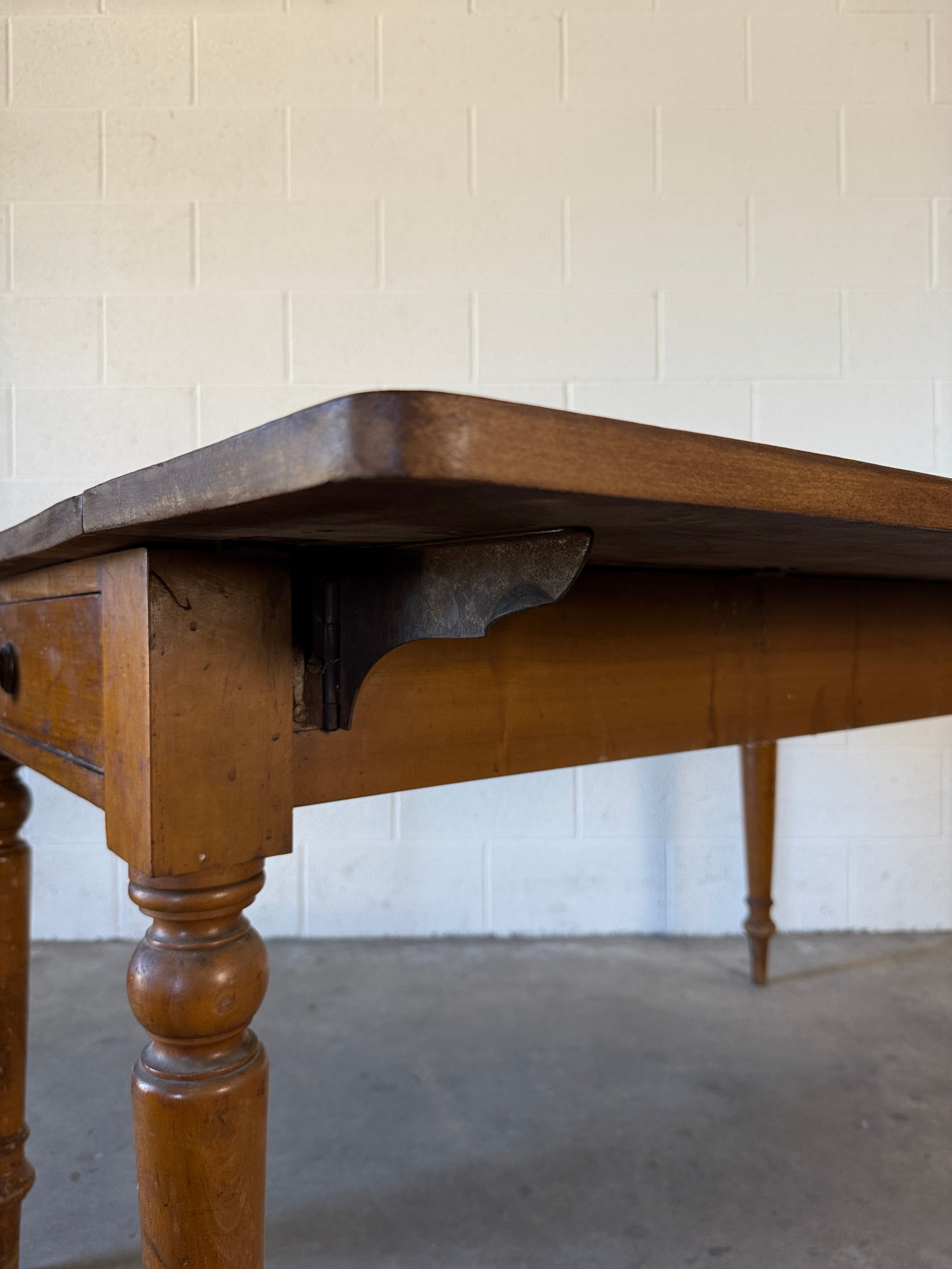 Simple English Antique Drop Leaf Table