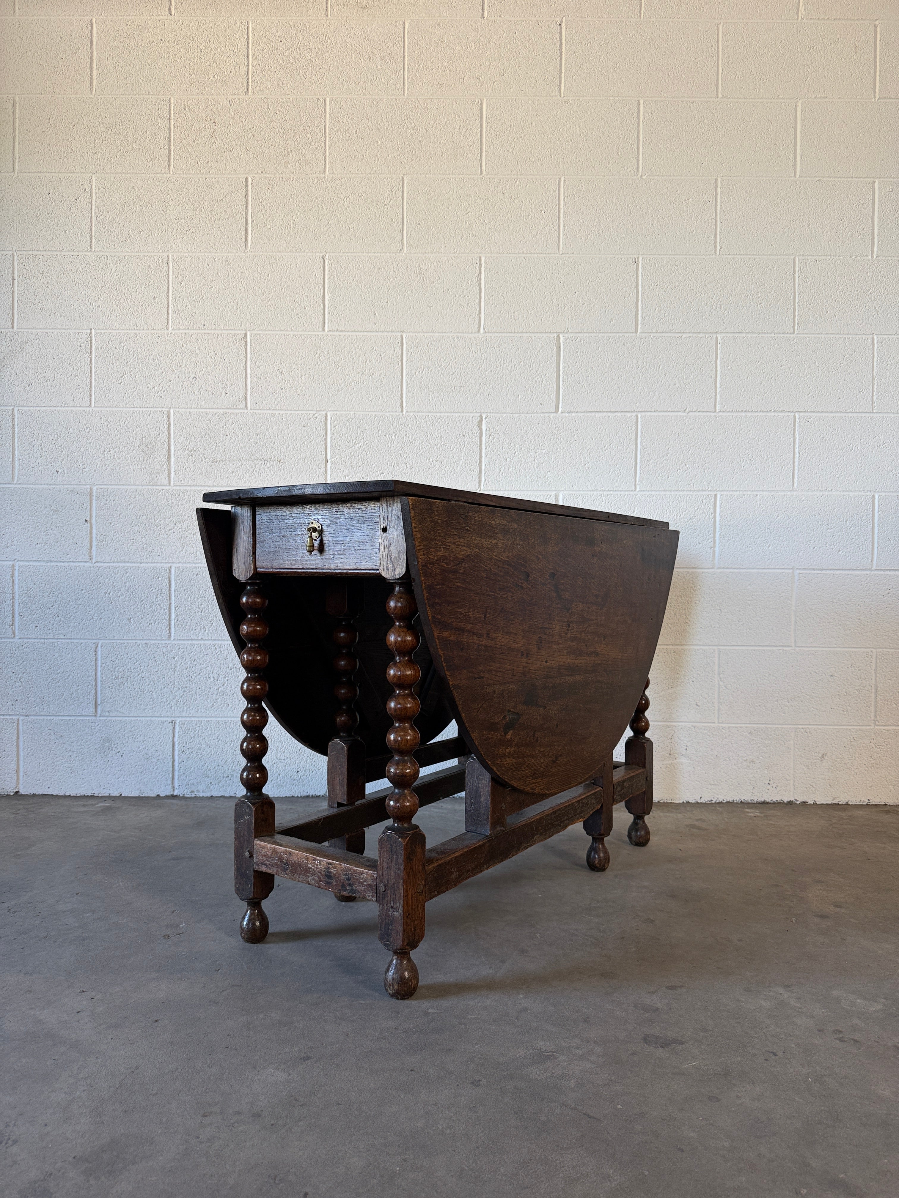 English Antique Oak Bobbin Gateleg table