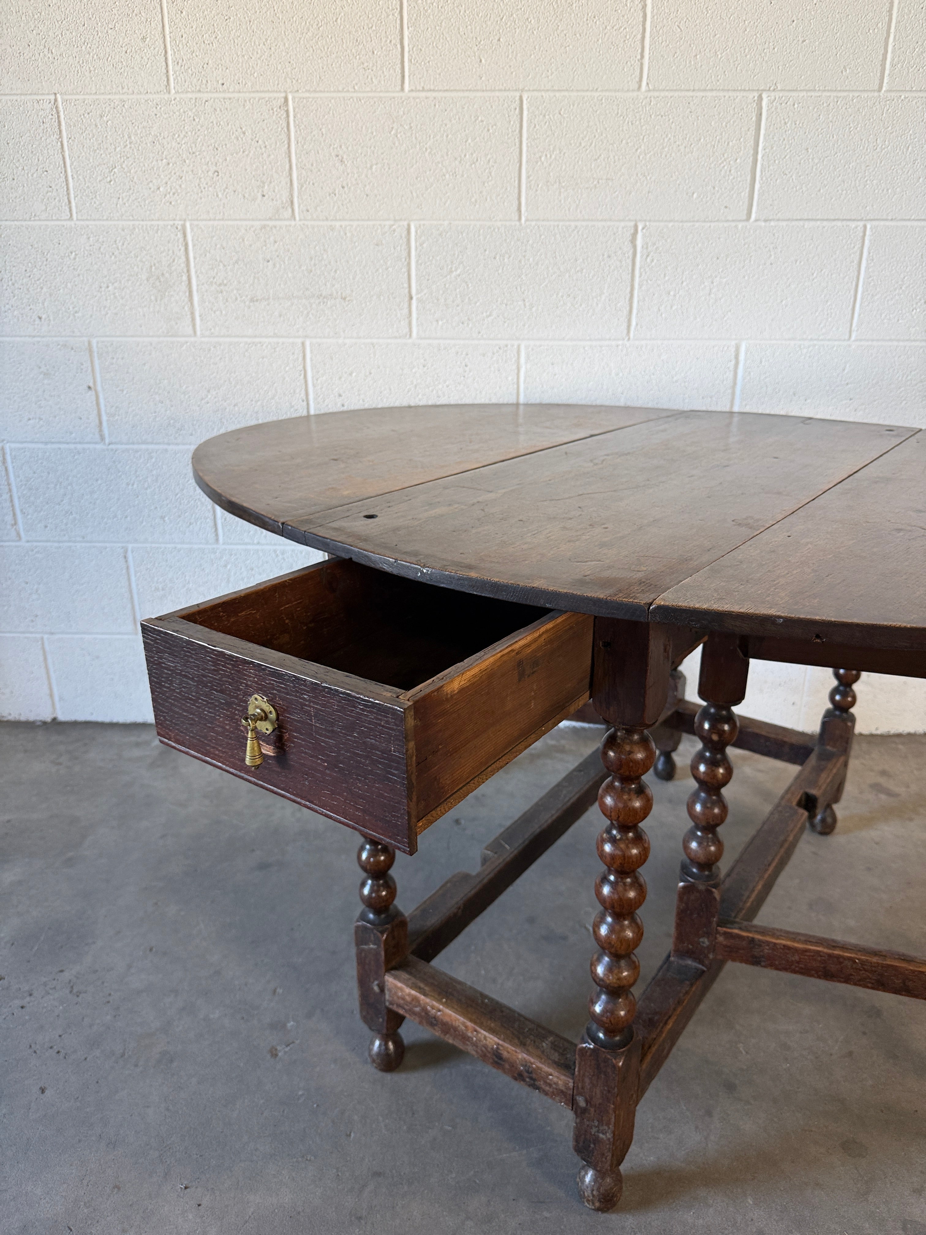 English Antique Oak Bobbin Gateleg table