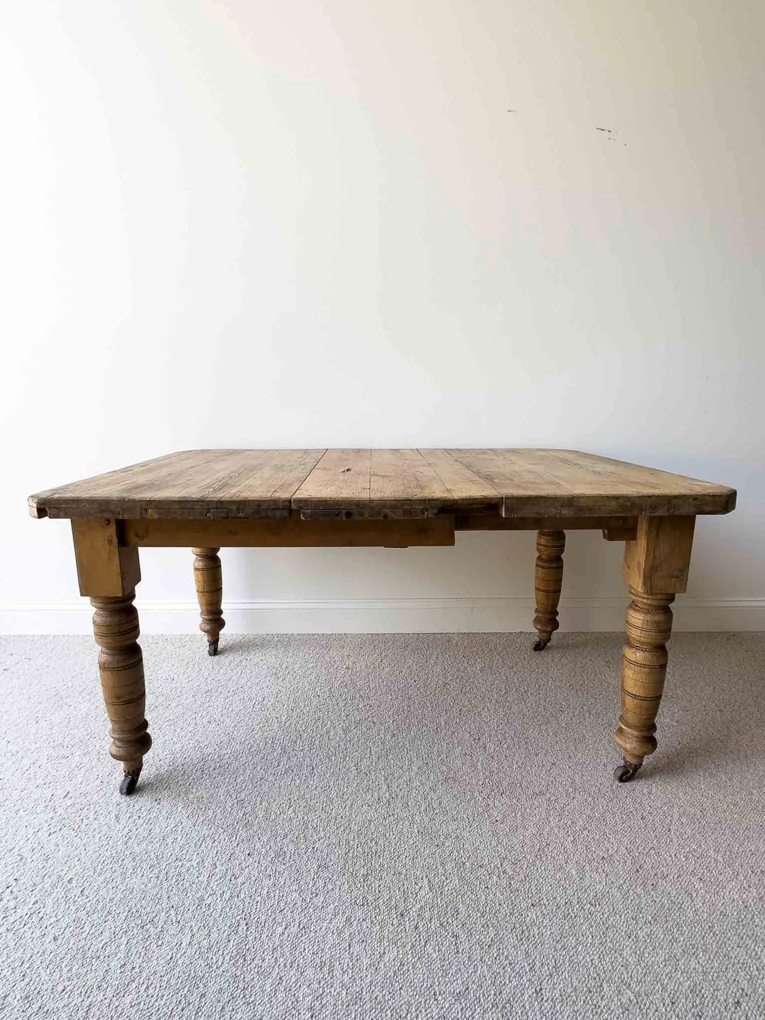Extendable antique pine table 