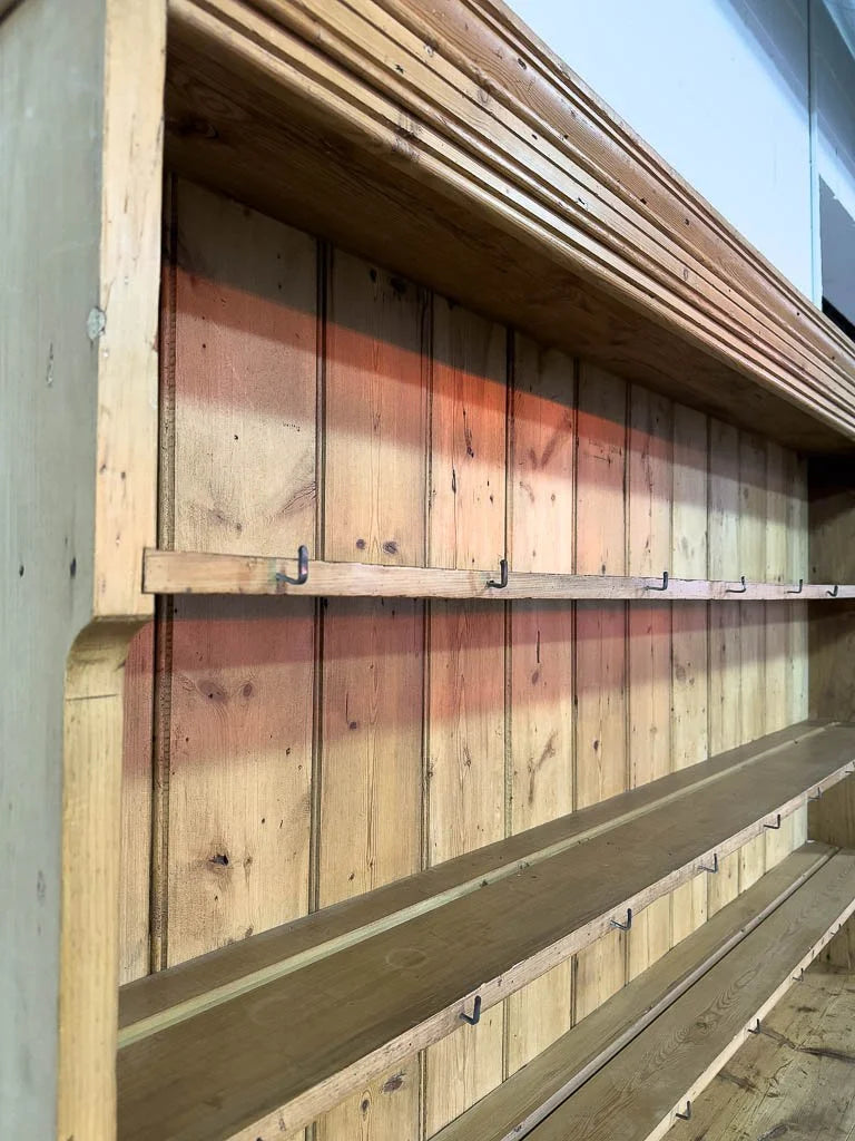 Kitchen dresser with three drawers