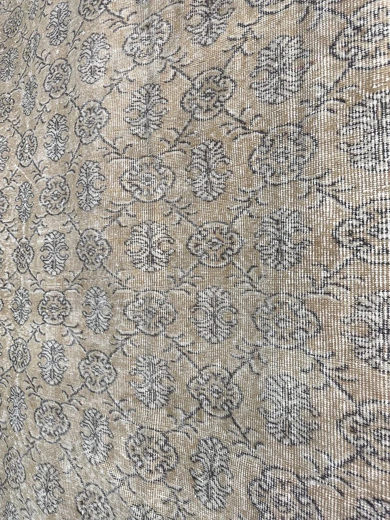 Vintage Turkish rug (6' x 10' approx)