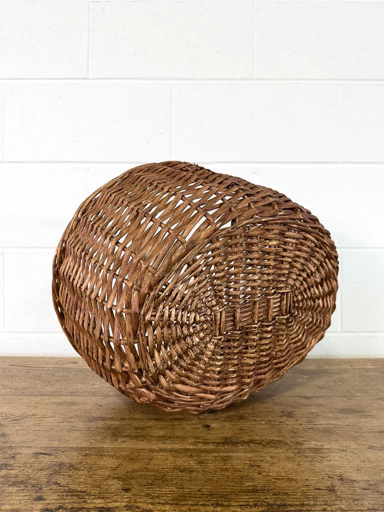 Vintage basket with handle