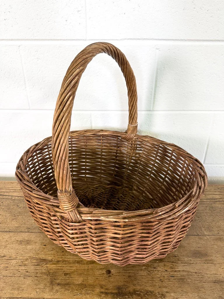 Vintage basket with handle