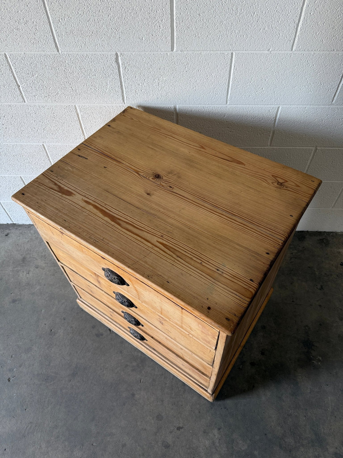 Antique bank of four drawers - House on Horizon