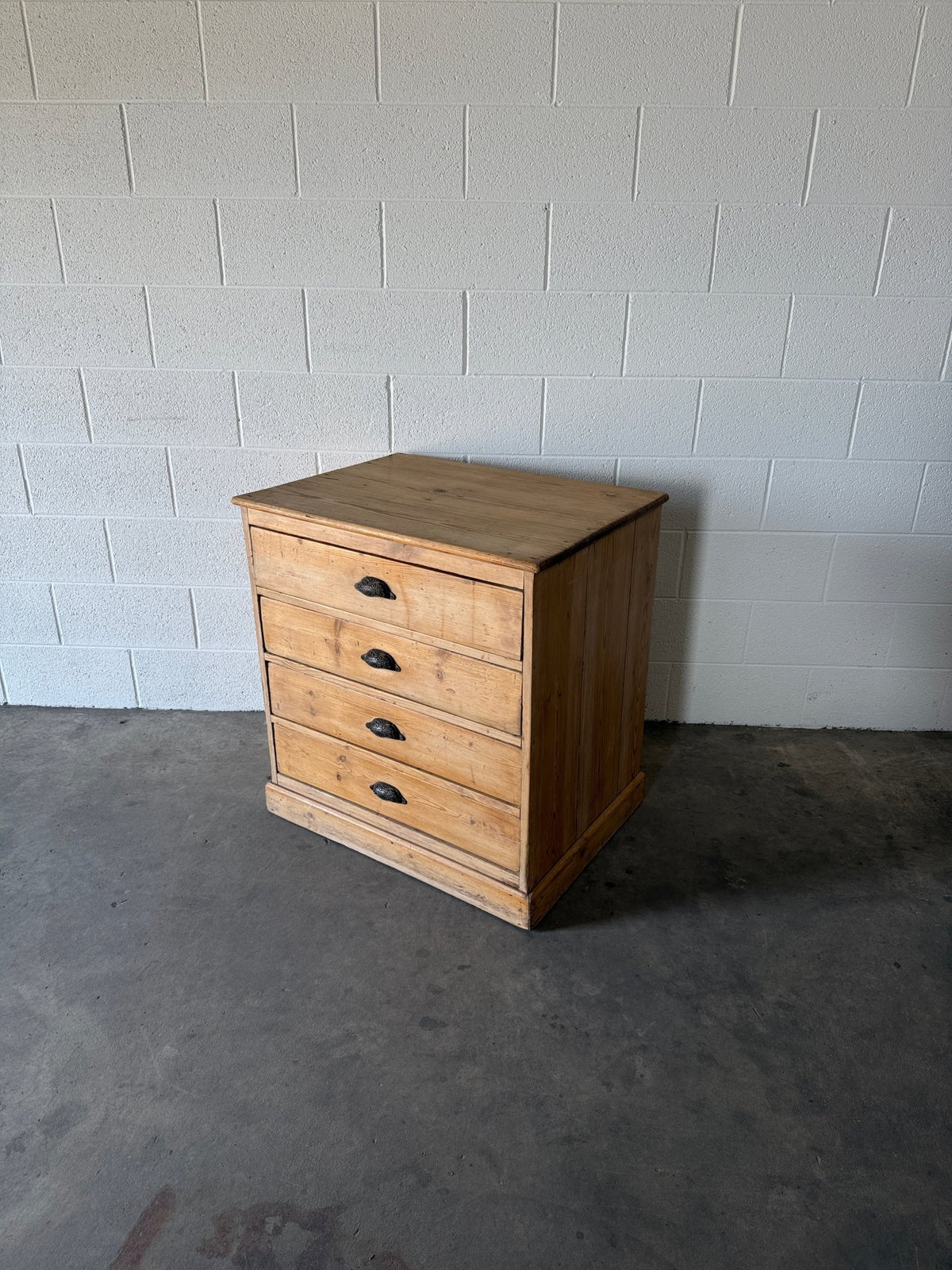 Antique bank of four drawers - House on Horizon
