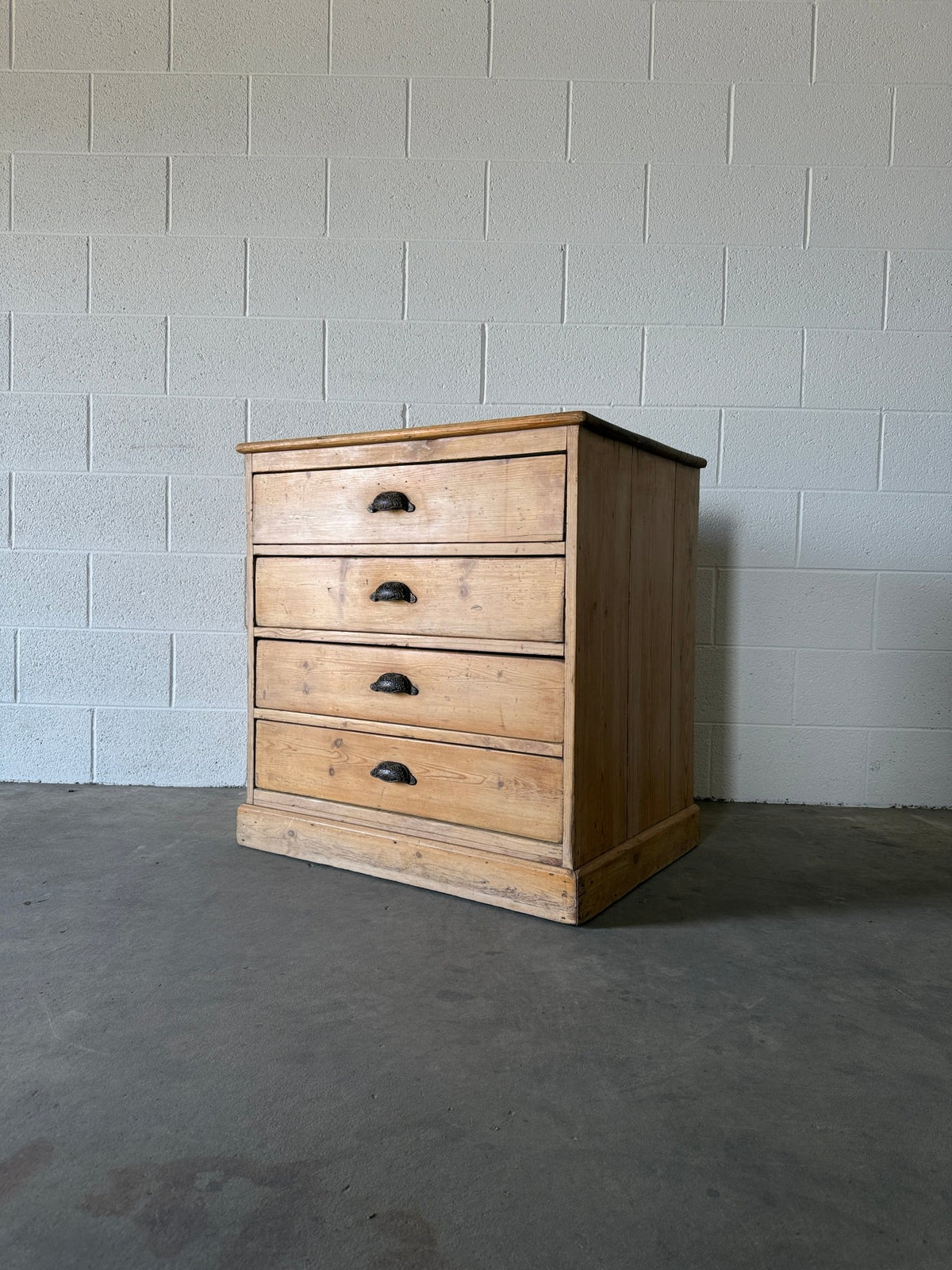Antique bank of four drawers - House on Horizon