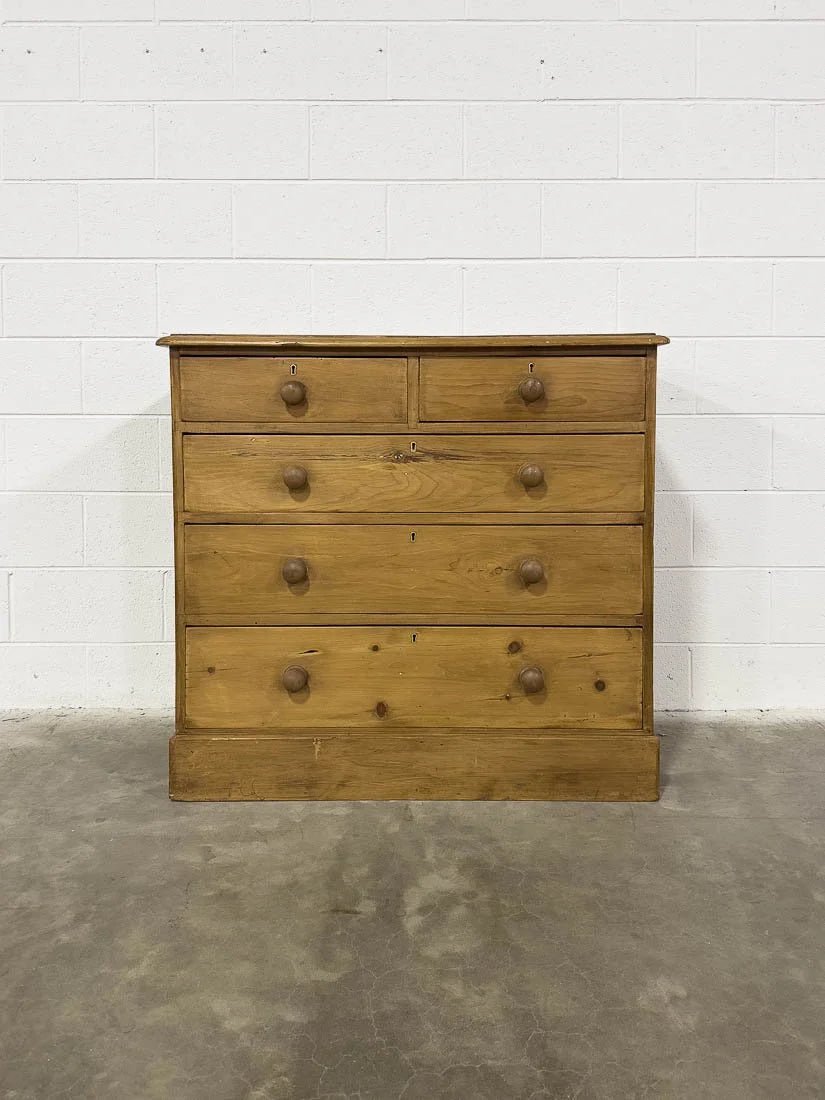 Antique English drawers - House on Horizon