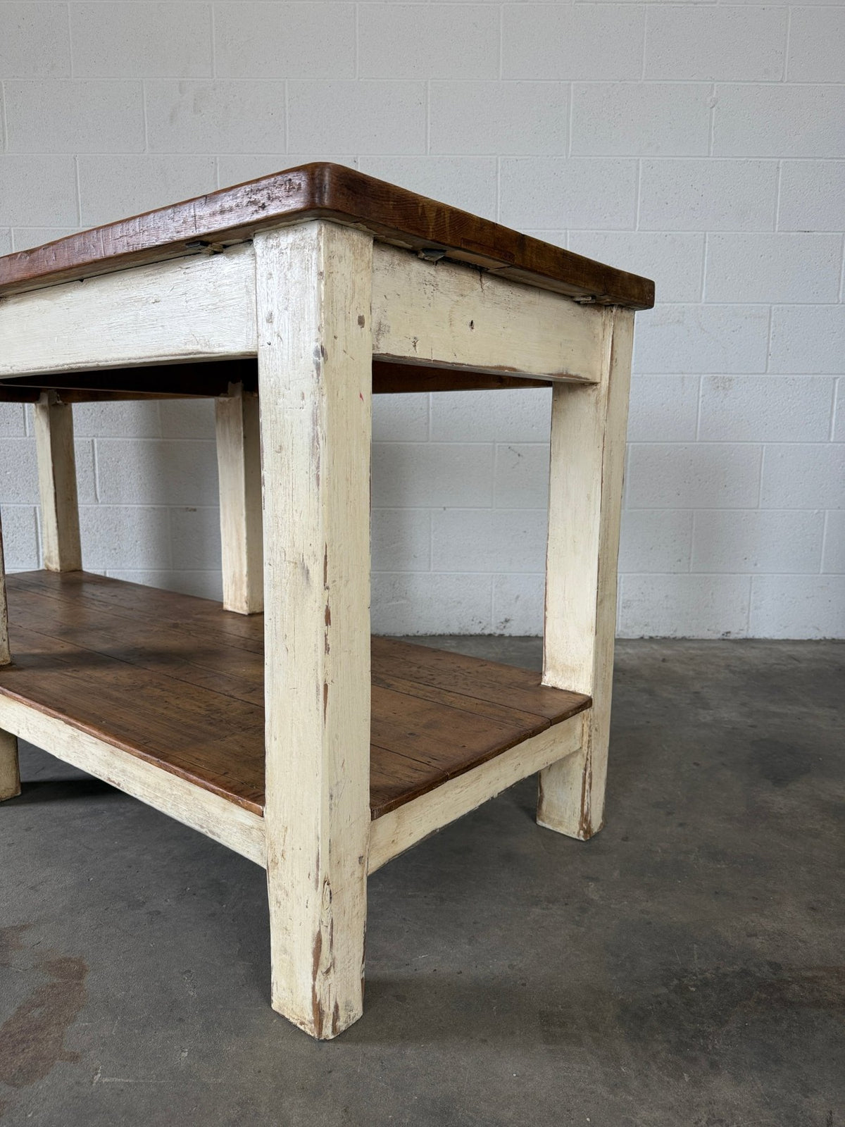 Antique English kitchen island - House on Horizon