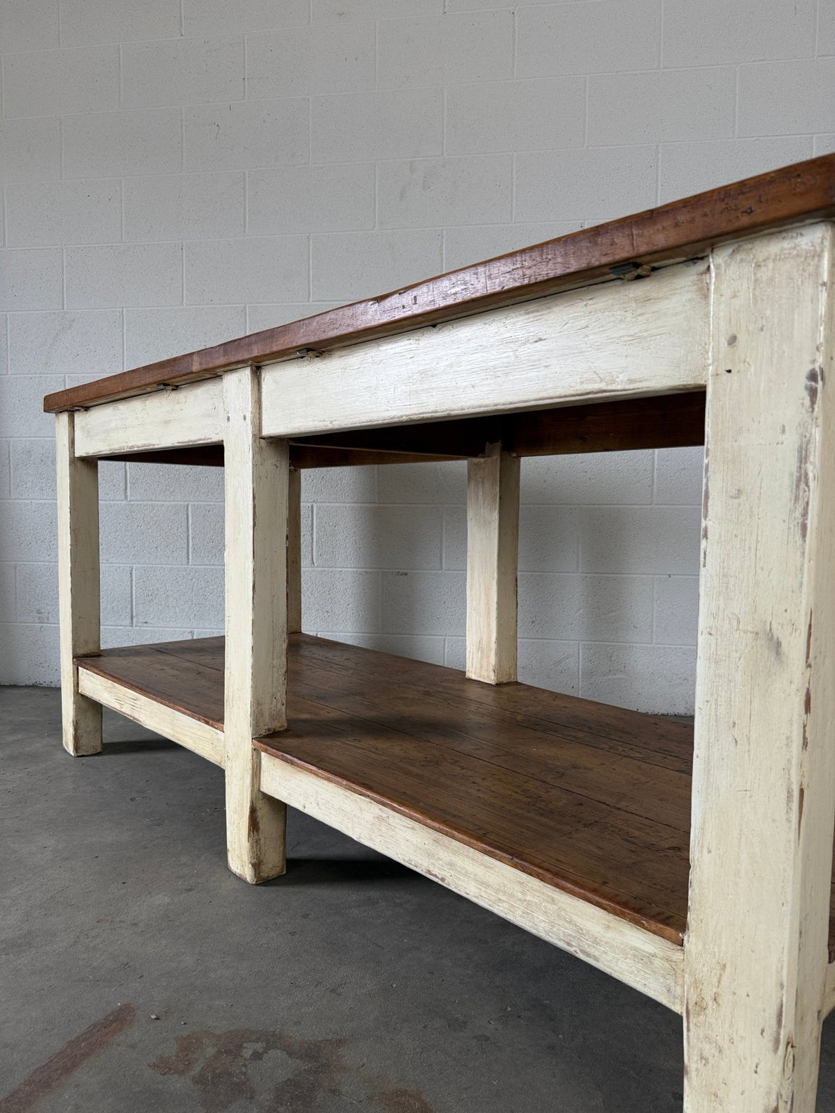 Antique English kitchen island - House on Horizon