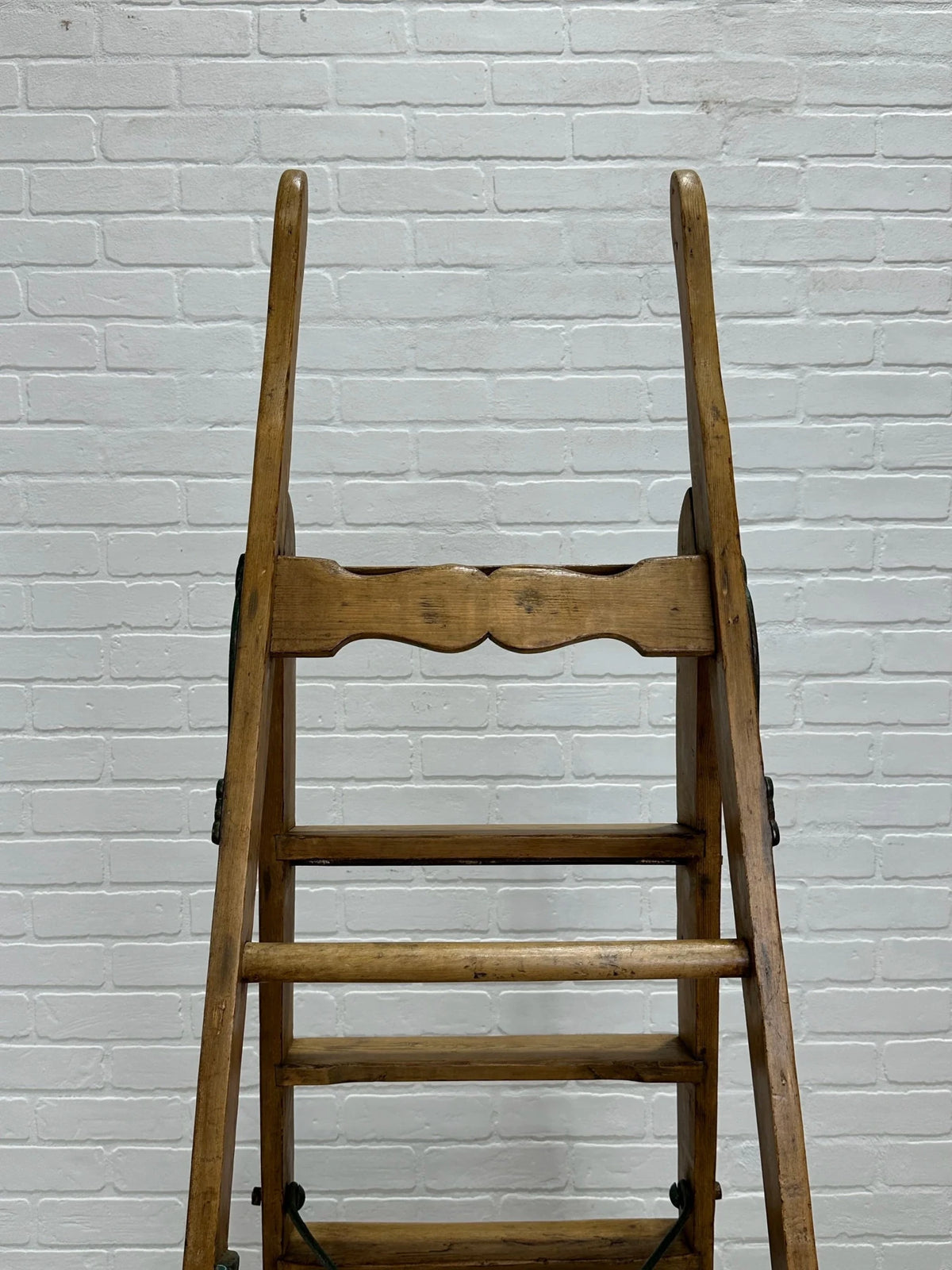 Antique English ladder - House on Horizon