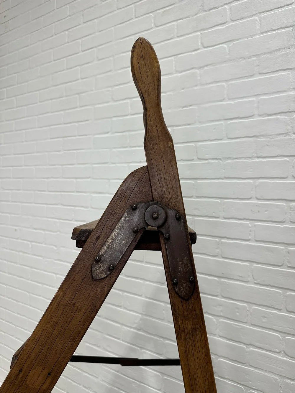 Antique English ladder - House on Horizon