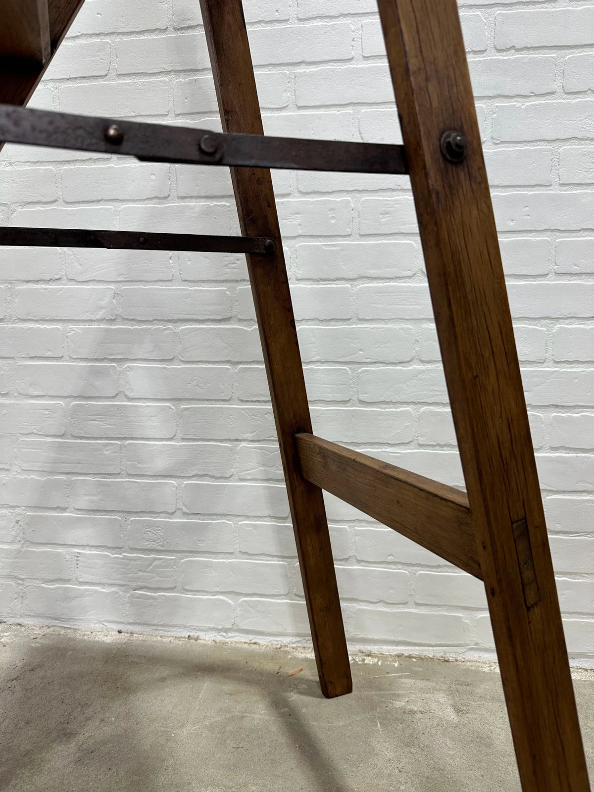 Antique English ladder - House on Horizon