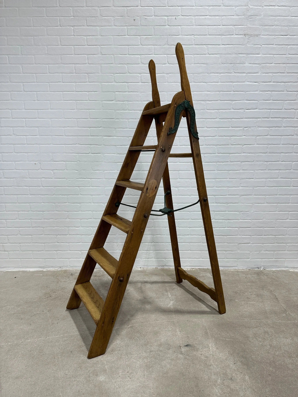 Antique English ladder - House on Horizon