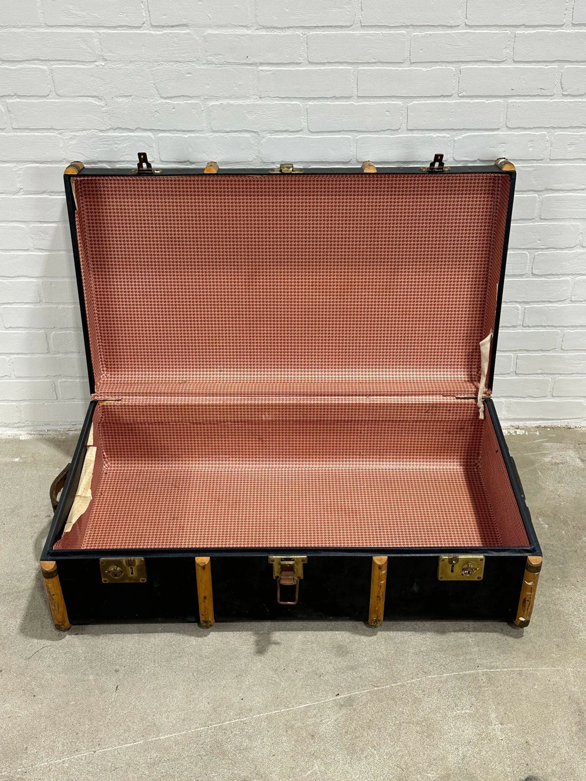 Antique English luggage - House on Horizon