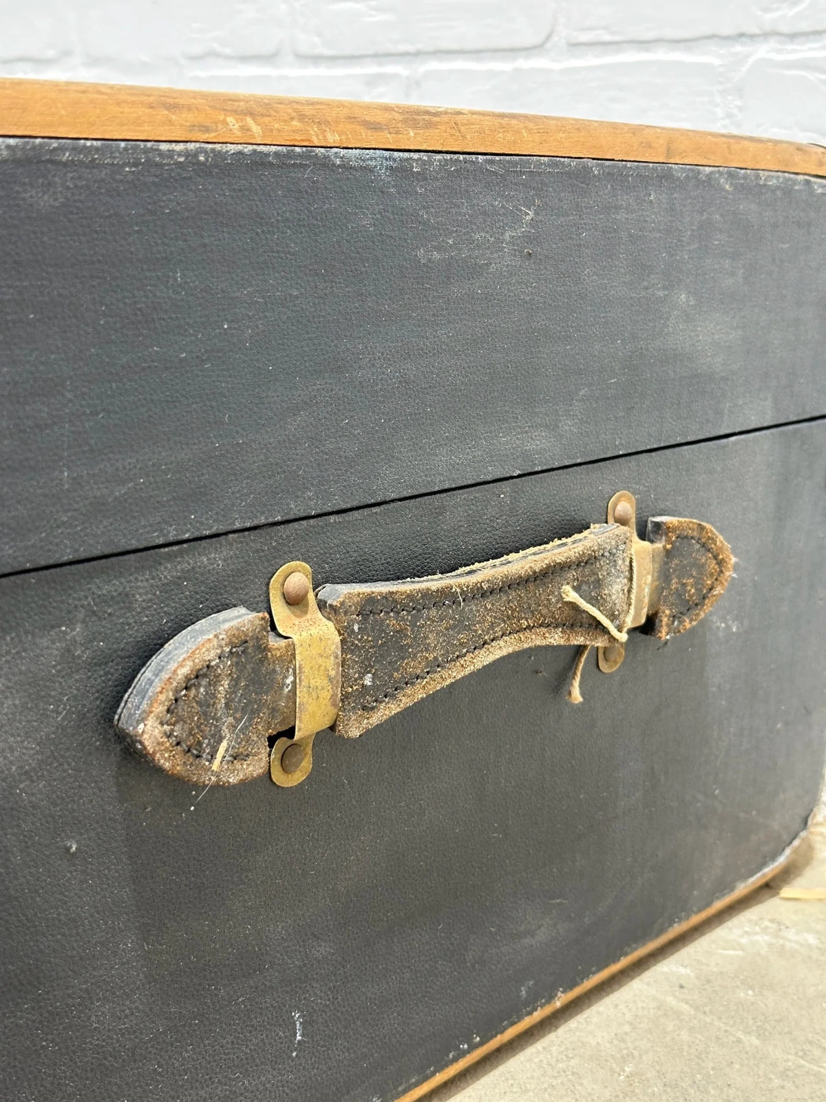 Antique English luggage - House on Horizon