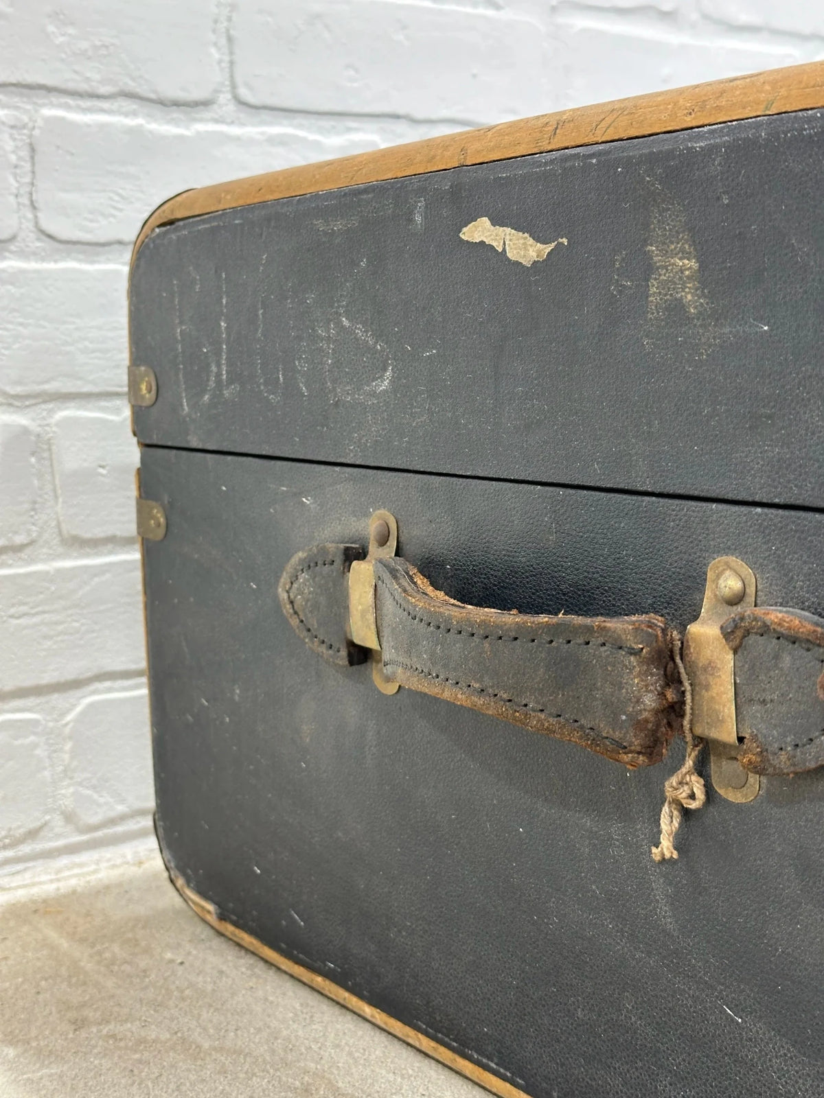Antique English luggage - House on Horizon