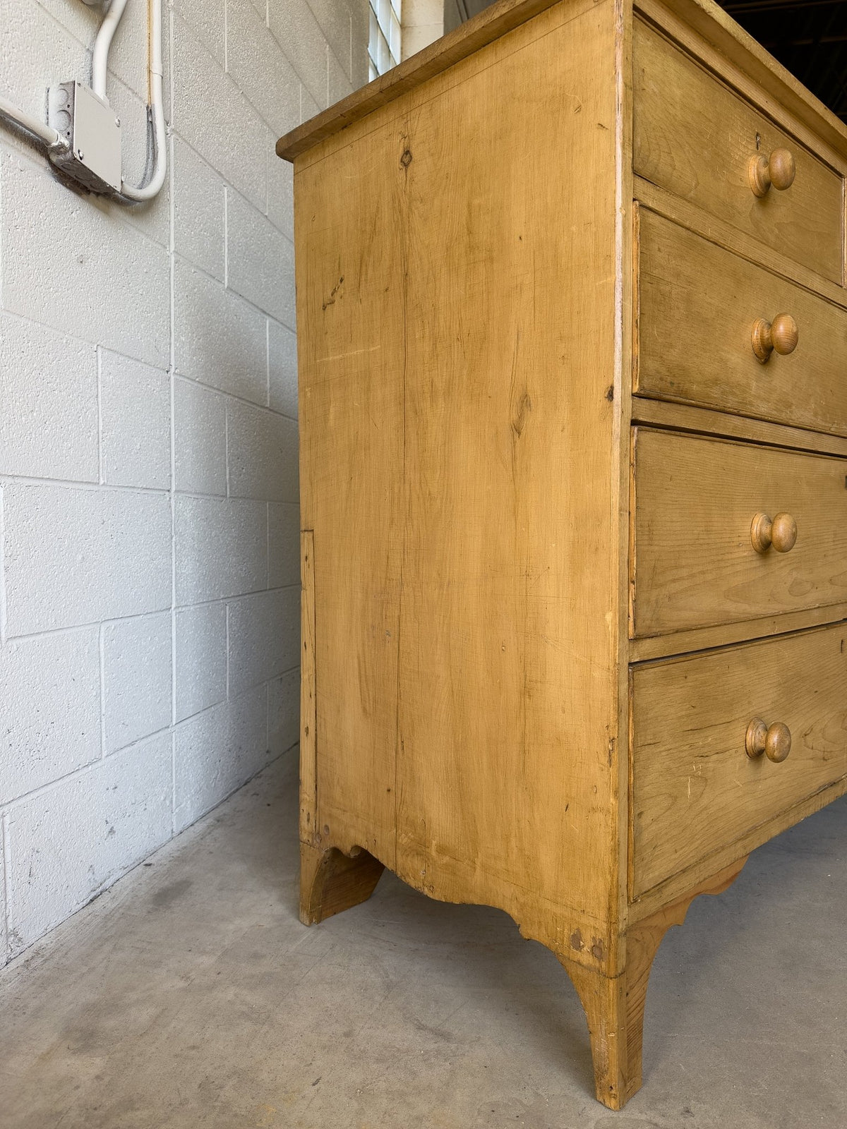 Antique English pine dresser on bracket feet - House on Horizon