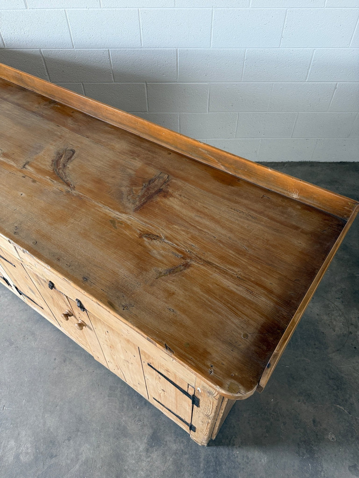 Antique English pine farmhouse counter or sideboard with baker’s rack - House on Horizon