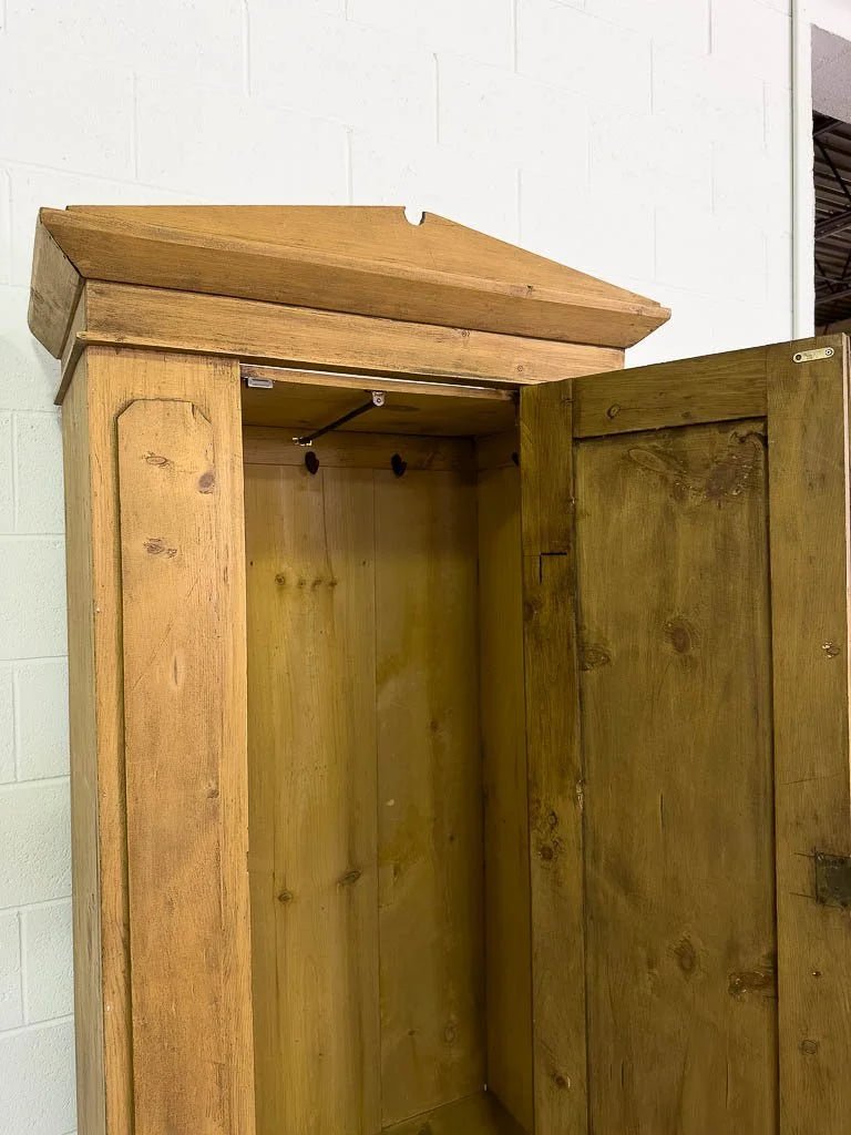 Antique English pine wardrobe - House on Horizon