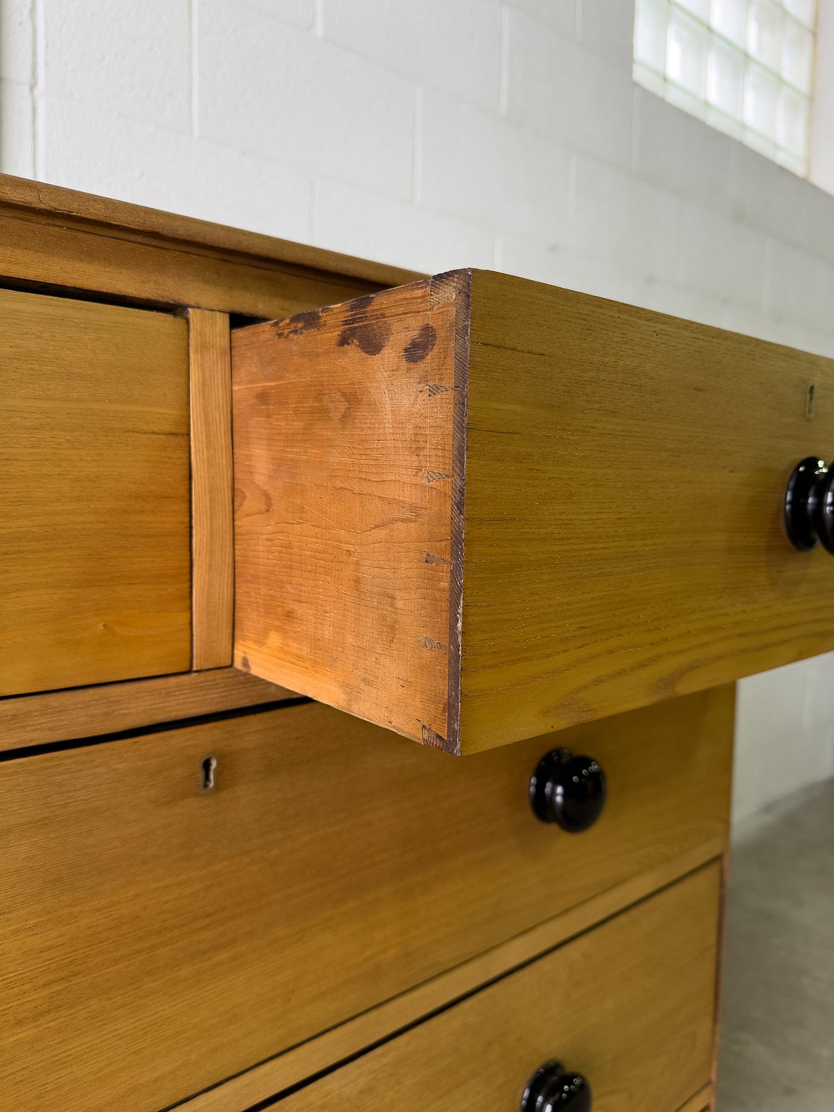 Antique oak chest of drawers - House on Horizon