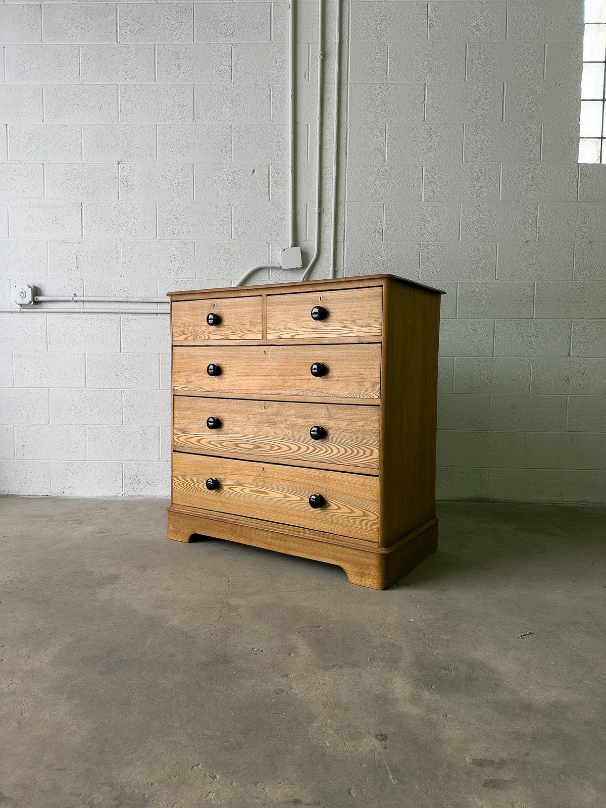 Antique oak chest of drawers - House on Horizon