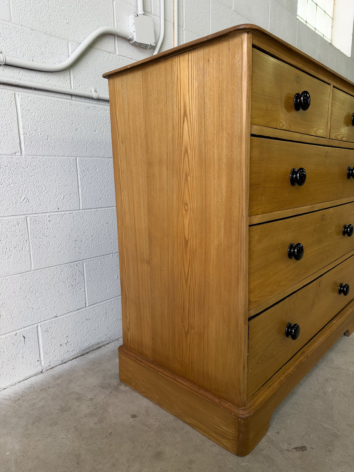 Antique oak chest of drawers - House on Horizon