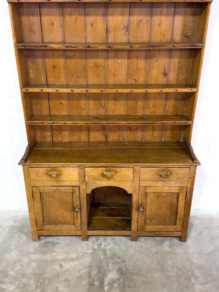 Antique oak kitchen dresser - House on Horizon