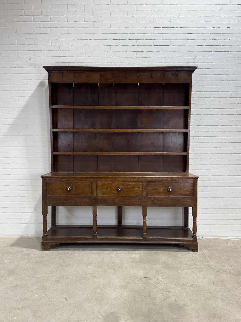 Antique oak kitchen dresser - House on Horizon