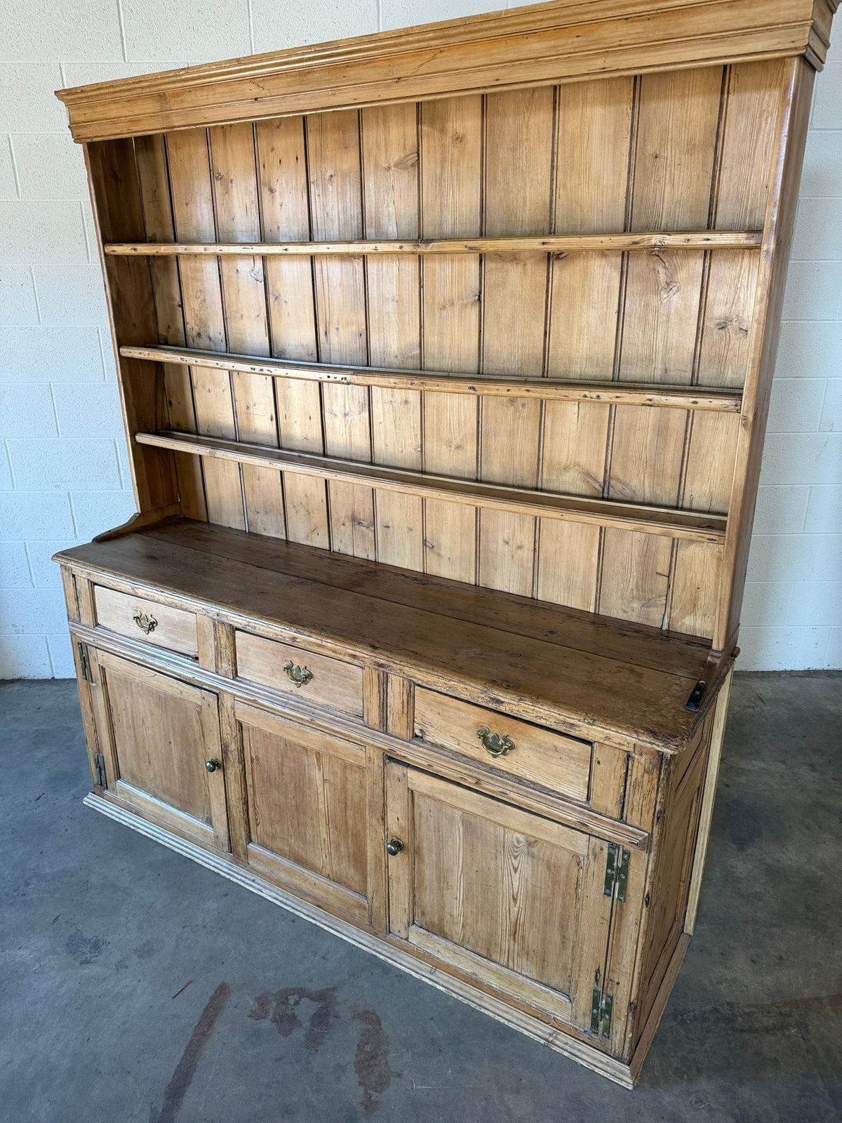 Antique pine kitchen dresser - House on Horizon