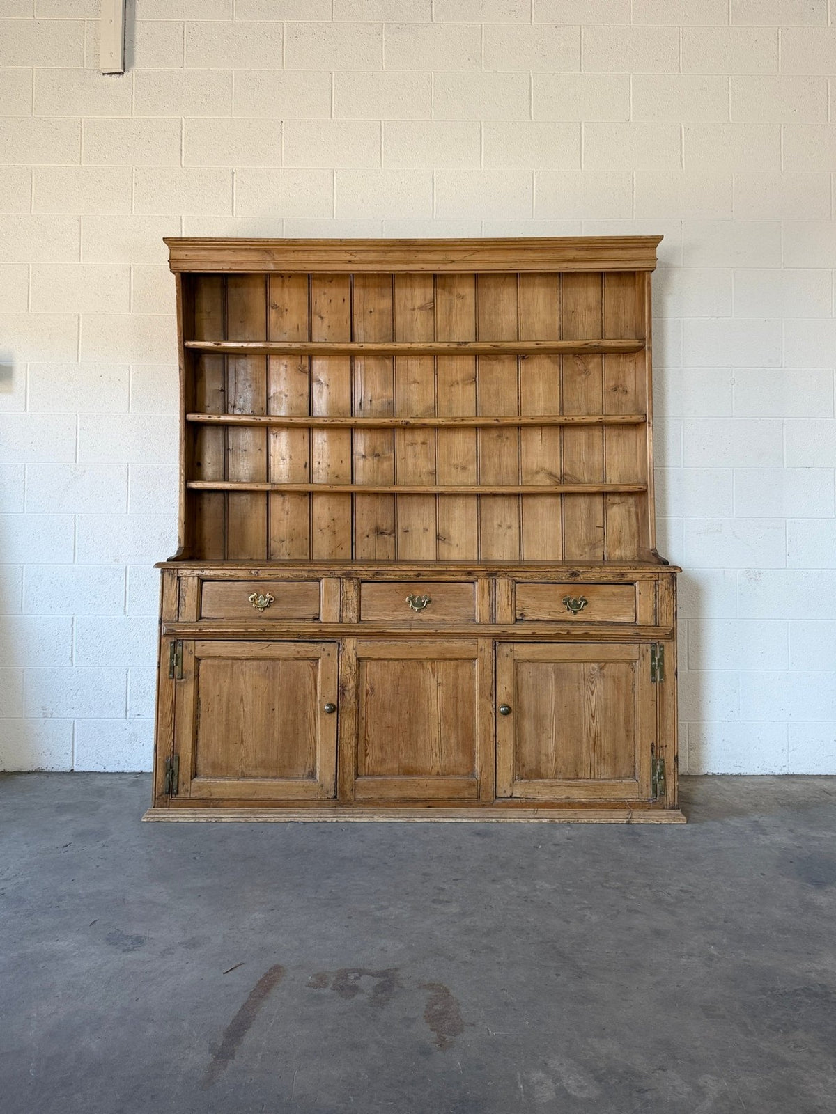 Antique pine kitchen dresser - House on Horizon