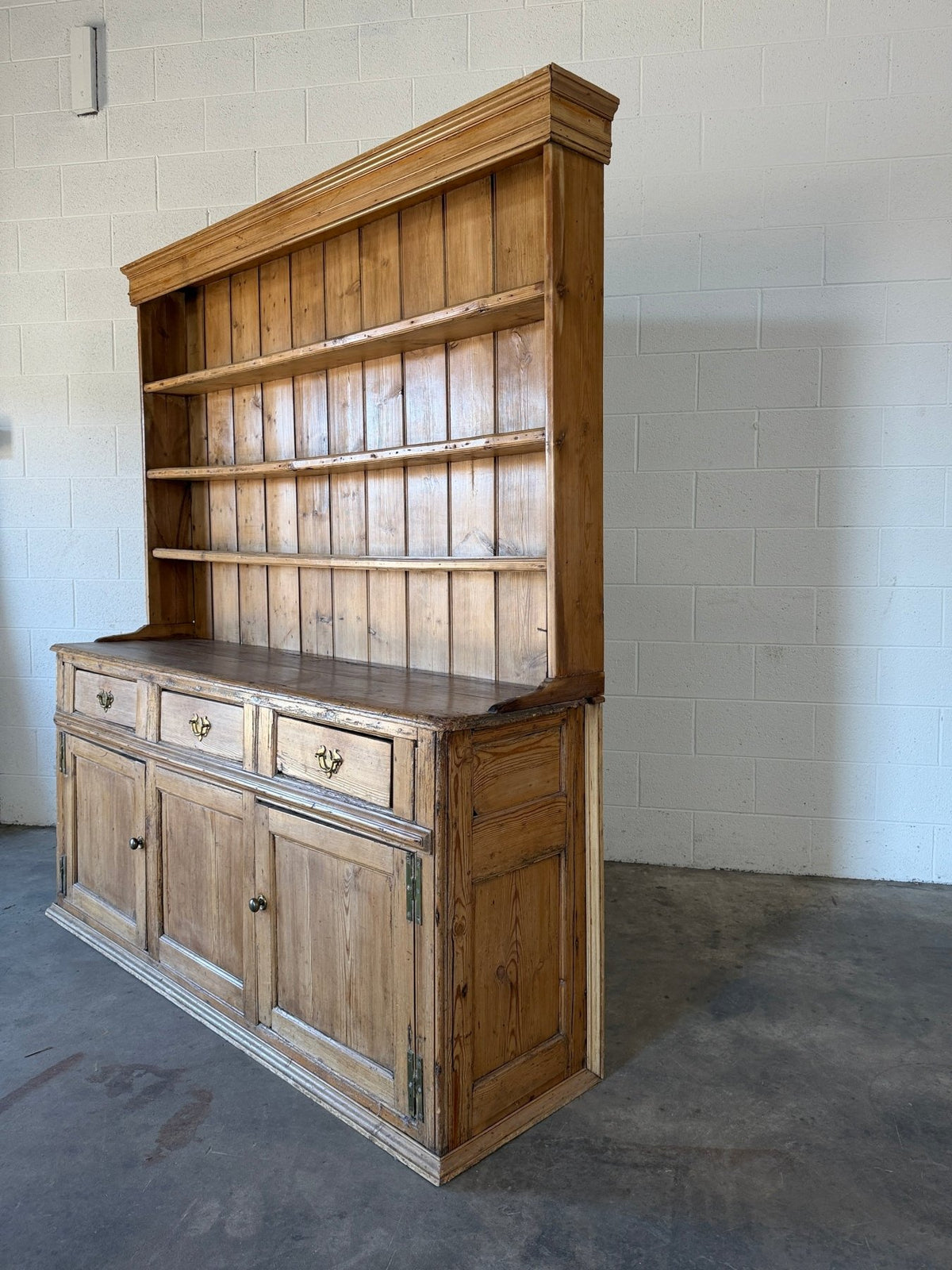 Antique pine kitchen dresser - House on Horizon