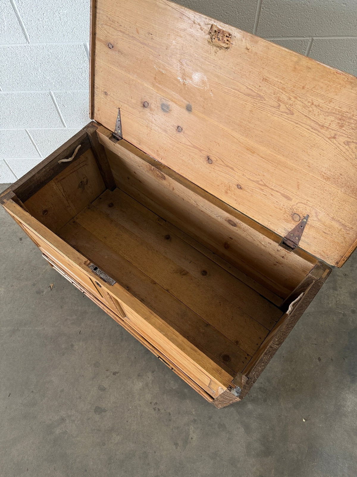 Antique pine mule chest - House on Horizon