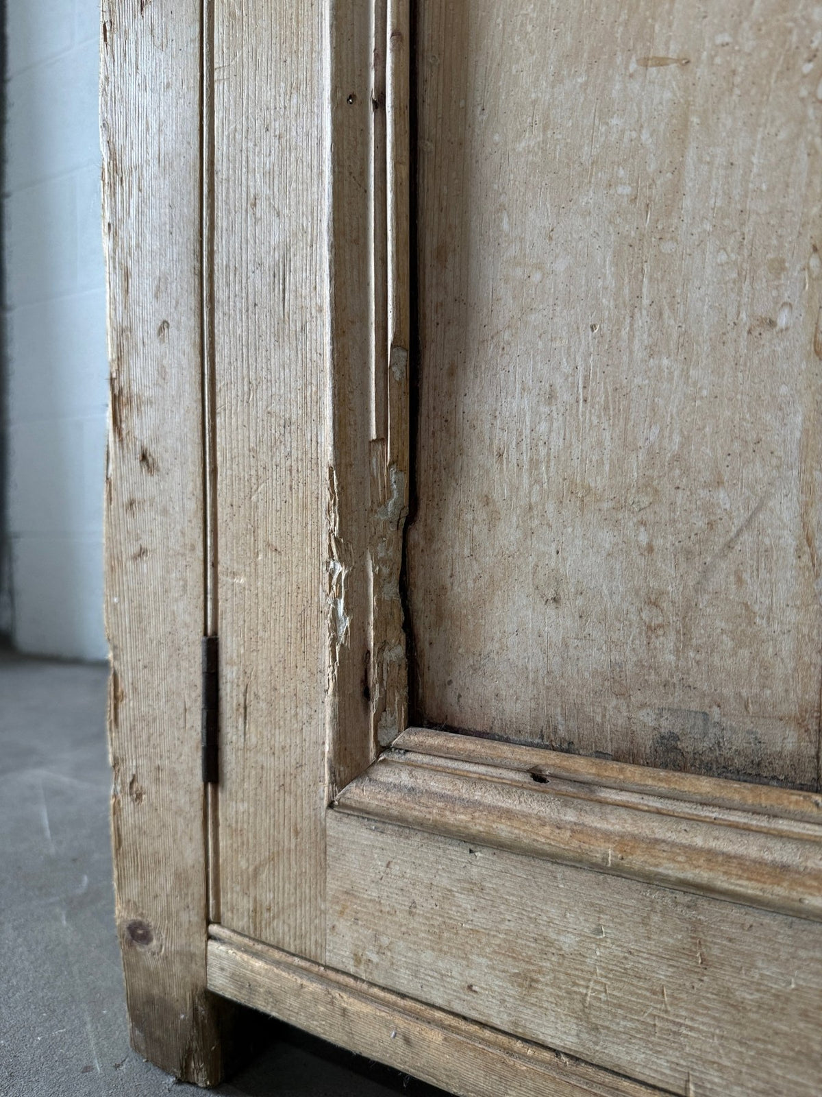 Antique pine sideboard with working key - House on Horizon