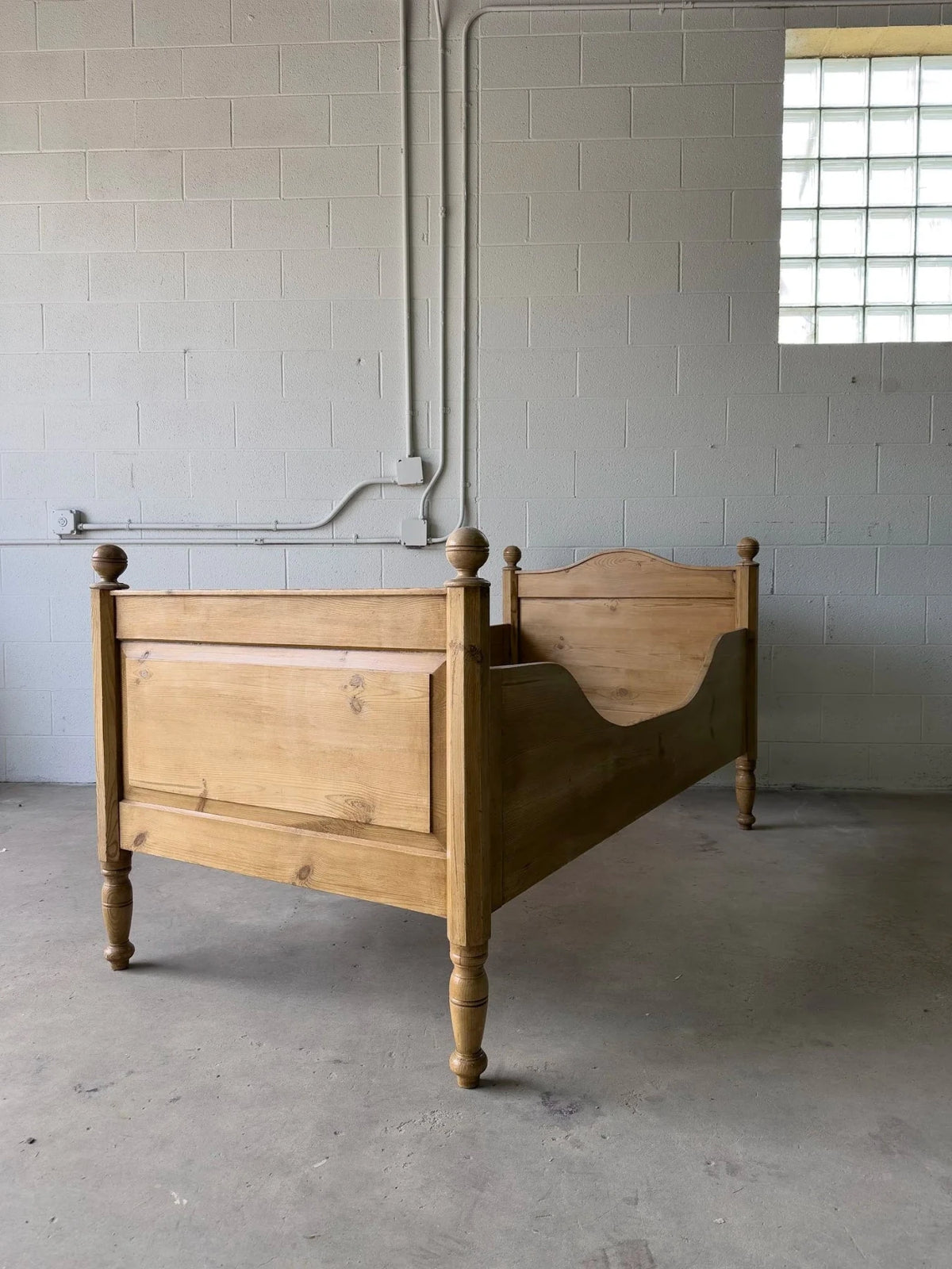 Antique Pine Sleigh Bed - House on Horizon