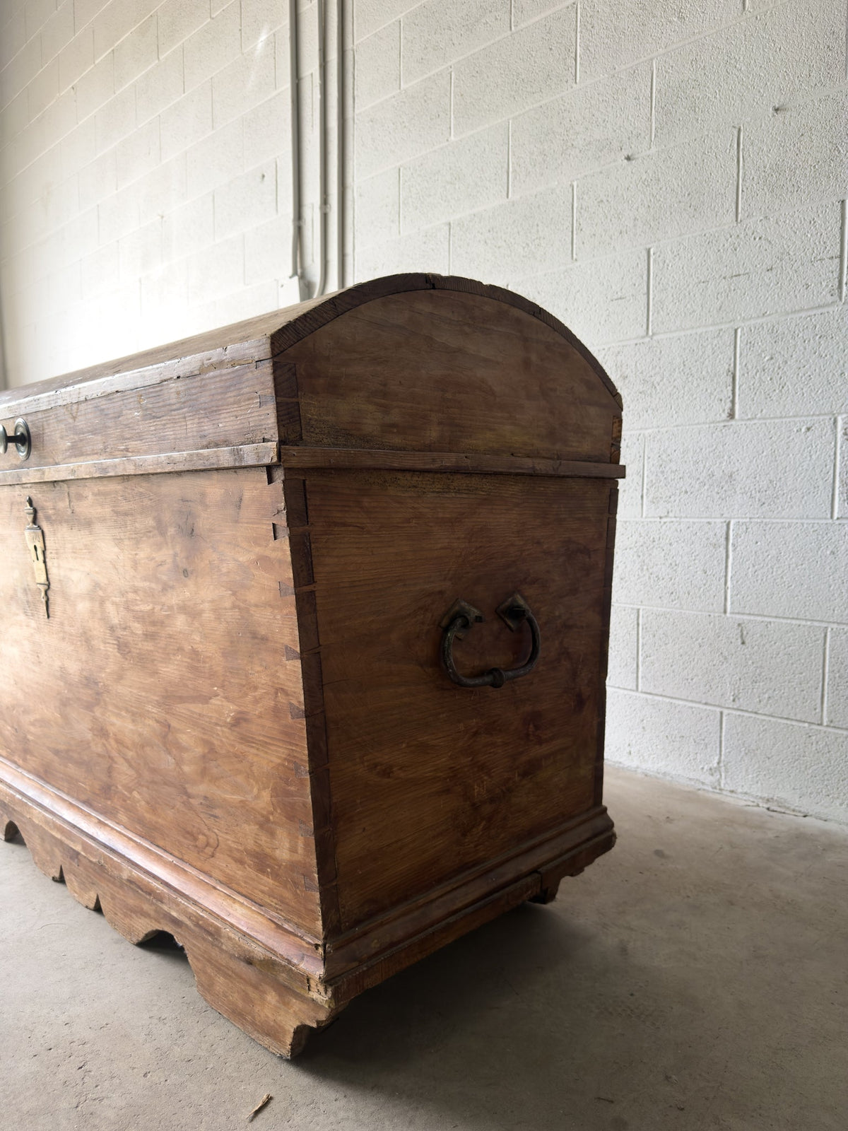 Antique Scottish Pine Trunk - House on Horizon