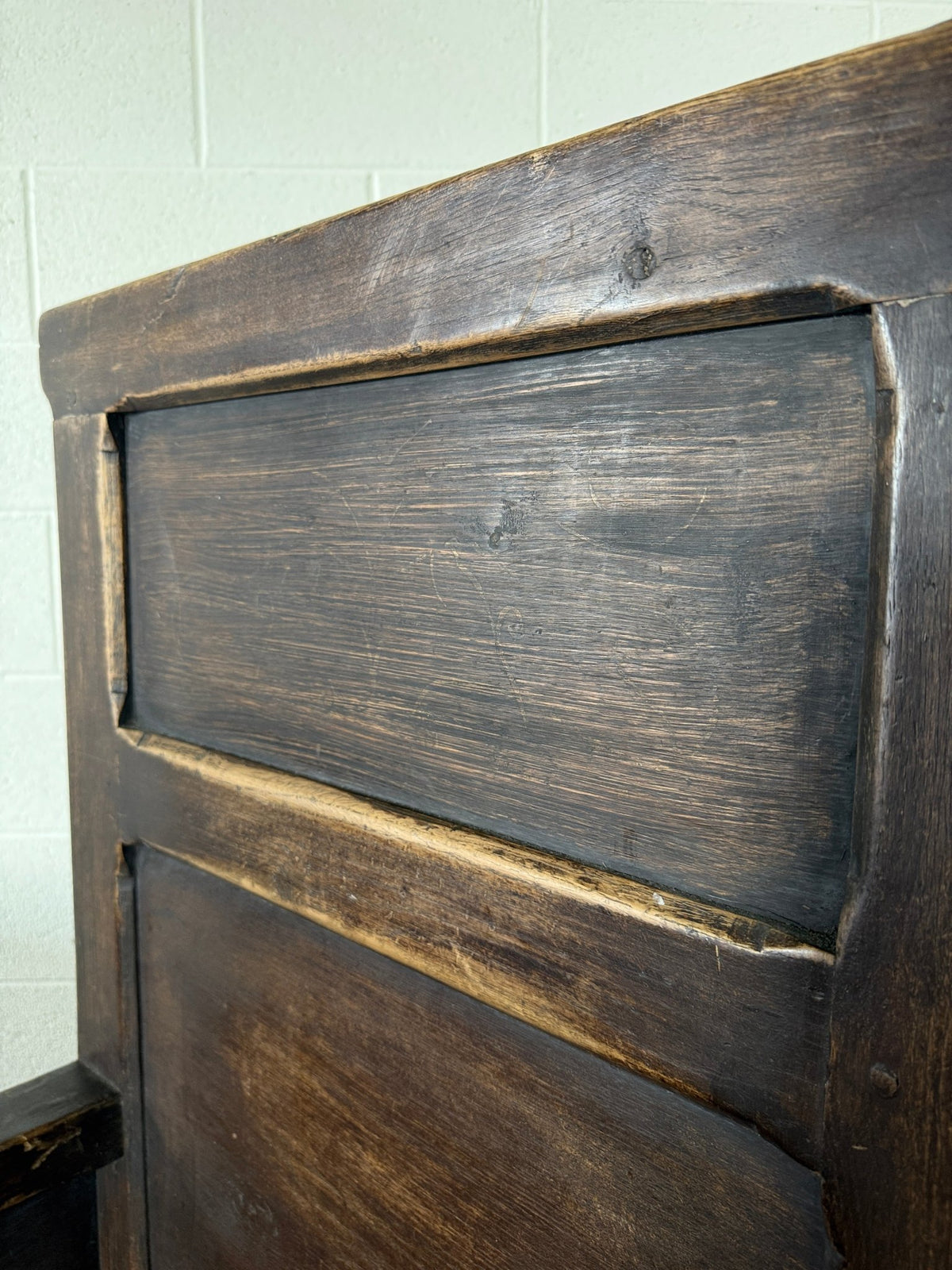 Antique-style English chairs - House on Horizon