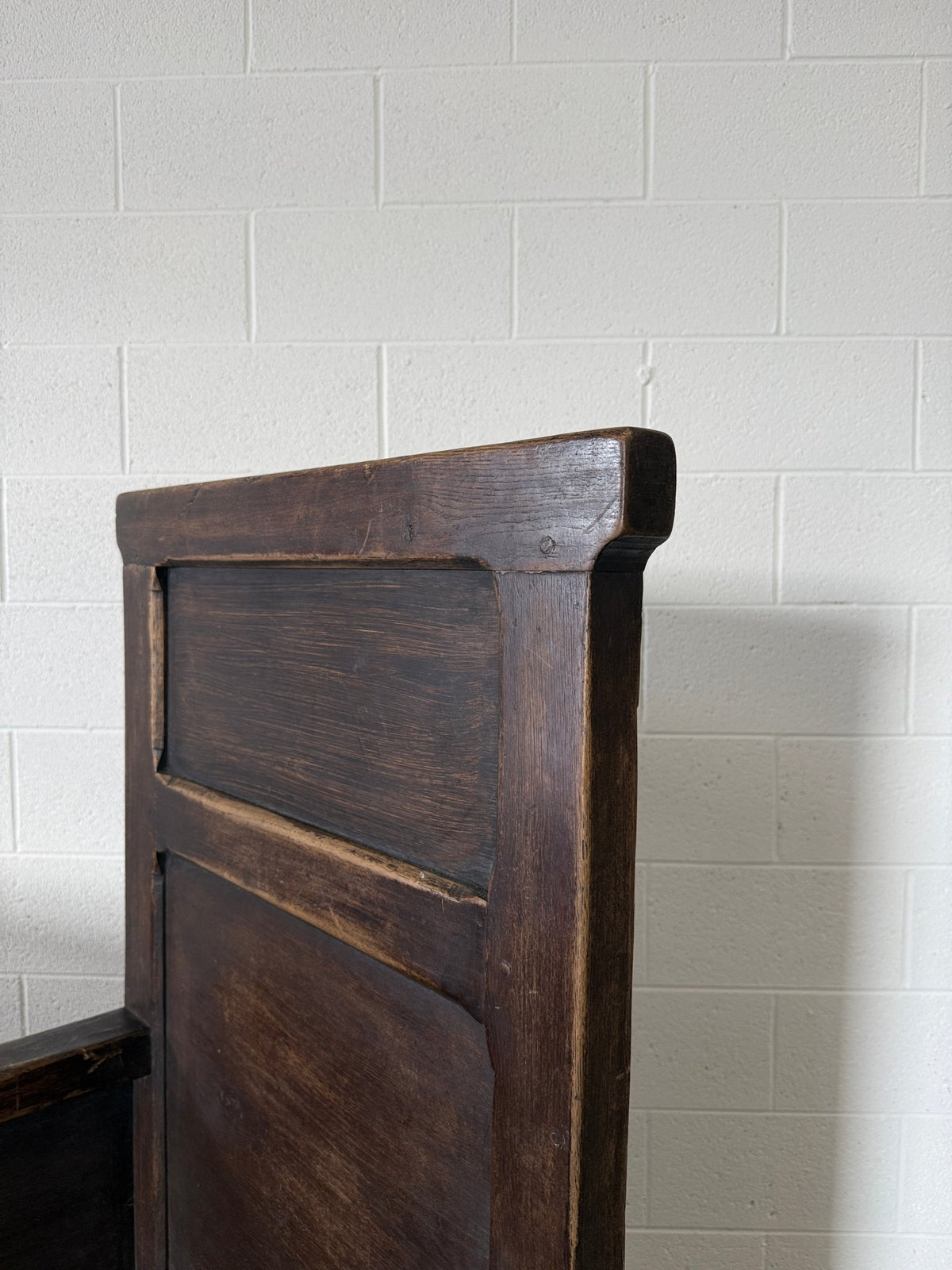 Antique-style English chairs - House on Horizon