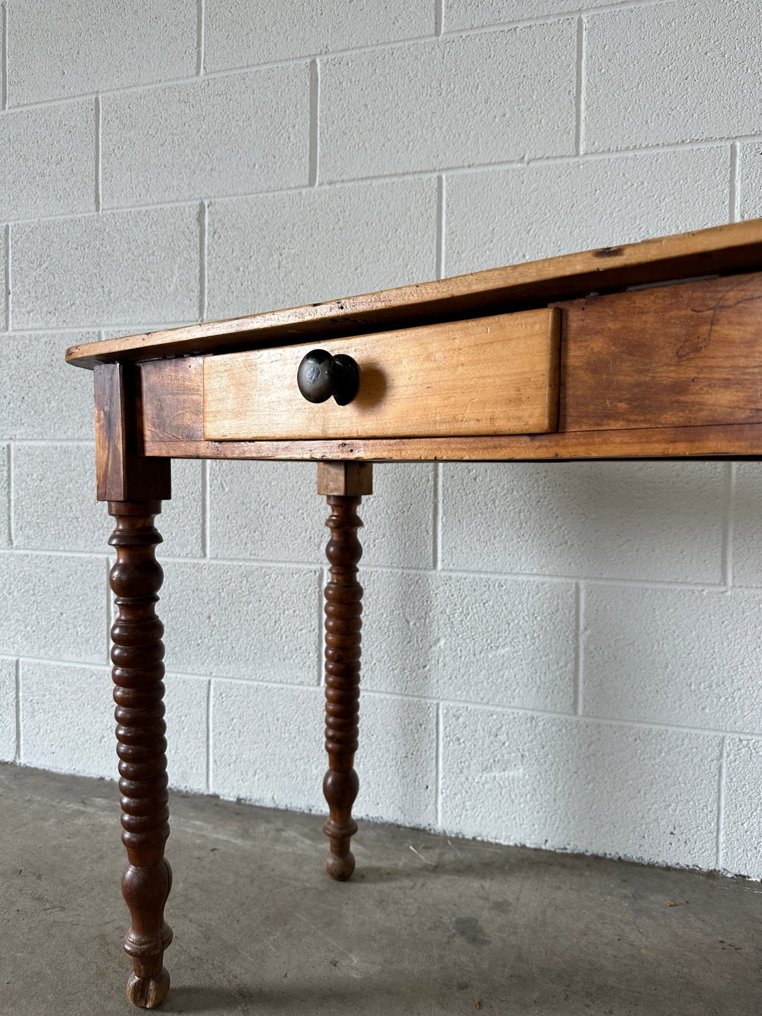 Bobbin Leg Table
