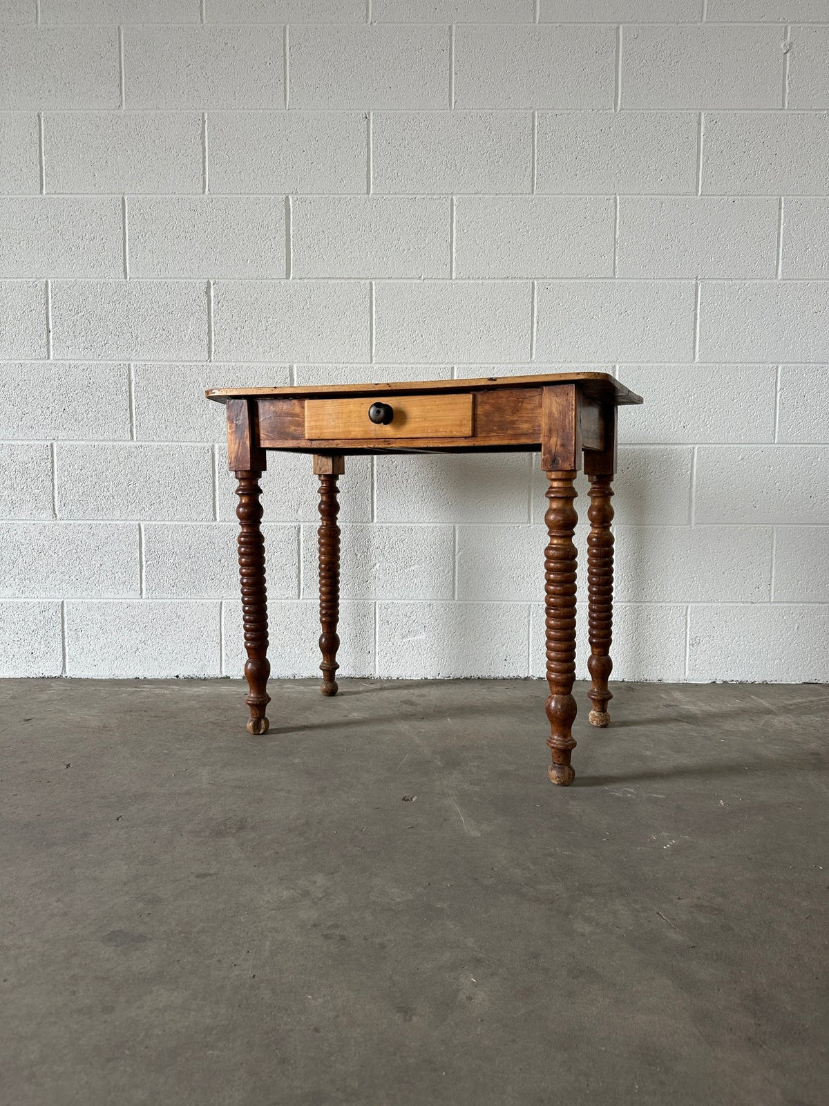 Bobbin Leg Table - House on Horizon