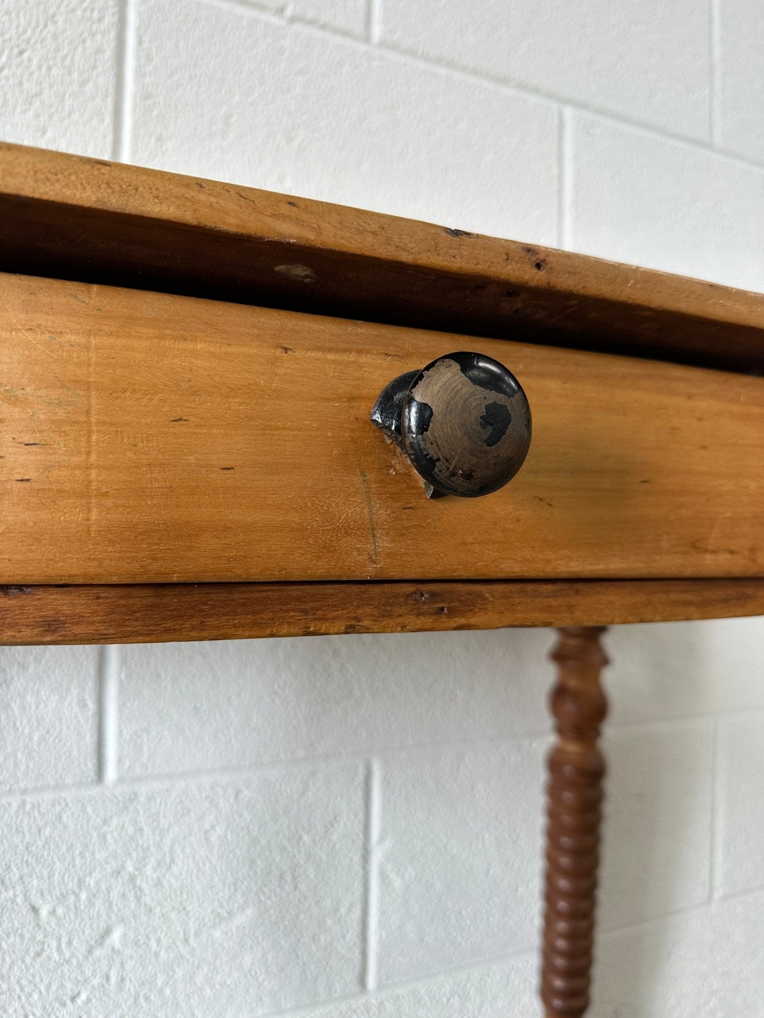 Bobbin Leg Table