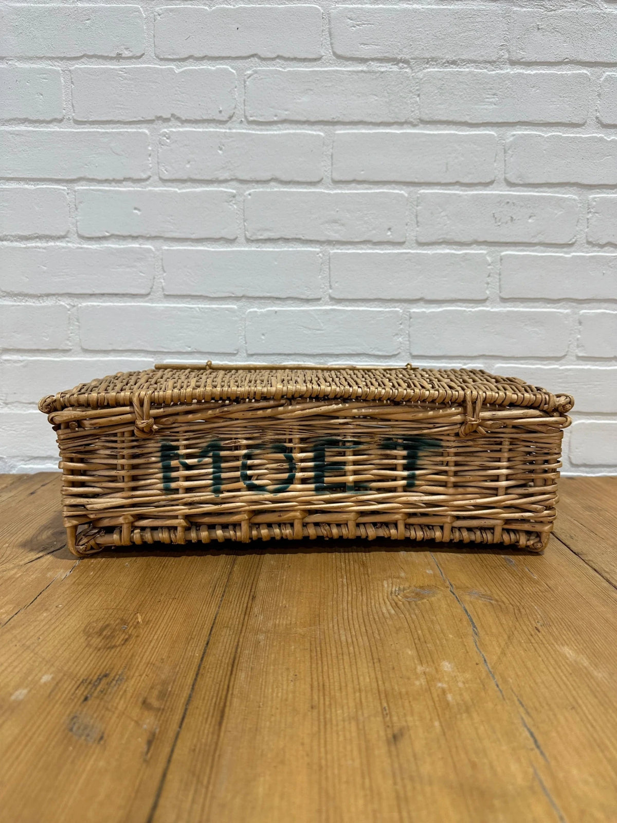 Champagne basket - House on Horizon