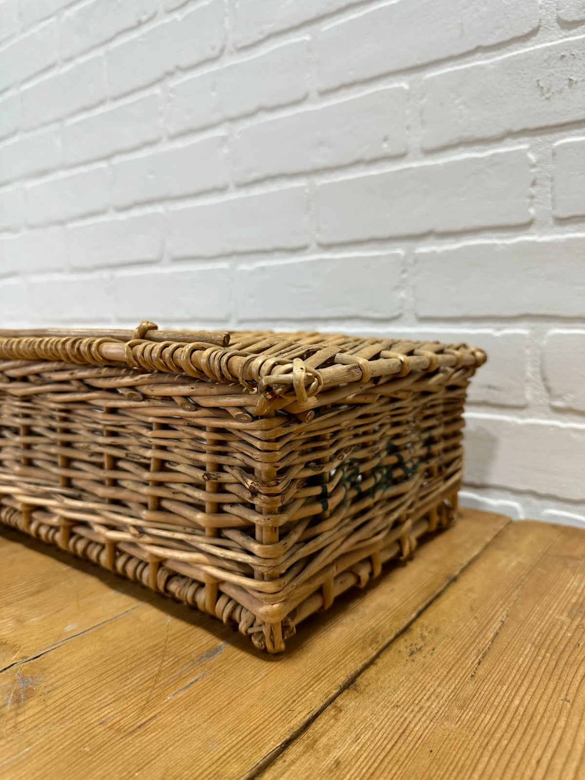 Champagne basket - House on Horizon