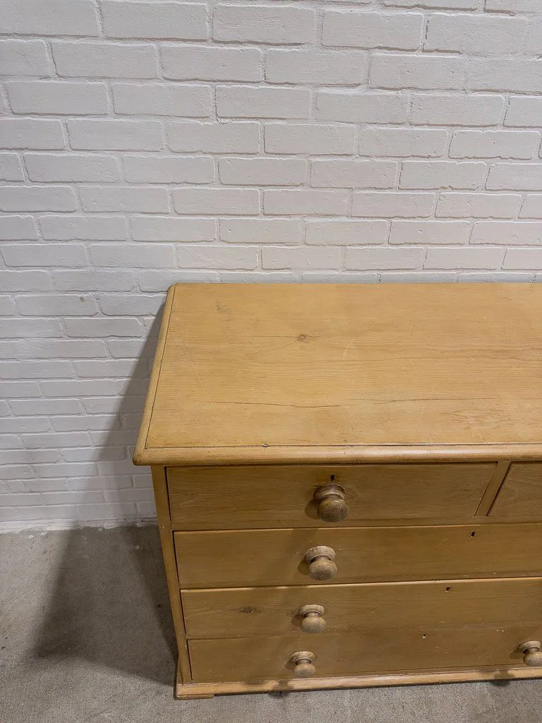 Classic and simple antique English drawers - House on Horizon