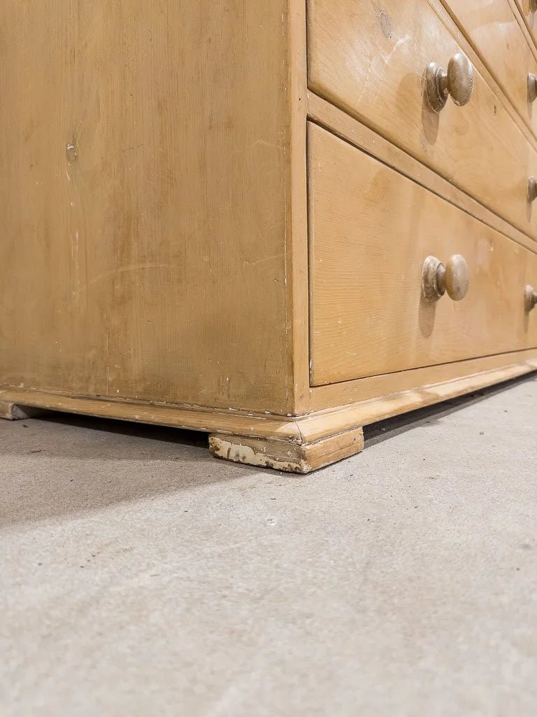 Classic and simple antique English drawers - House on Horizon