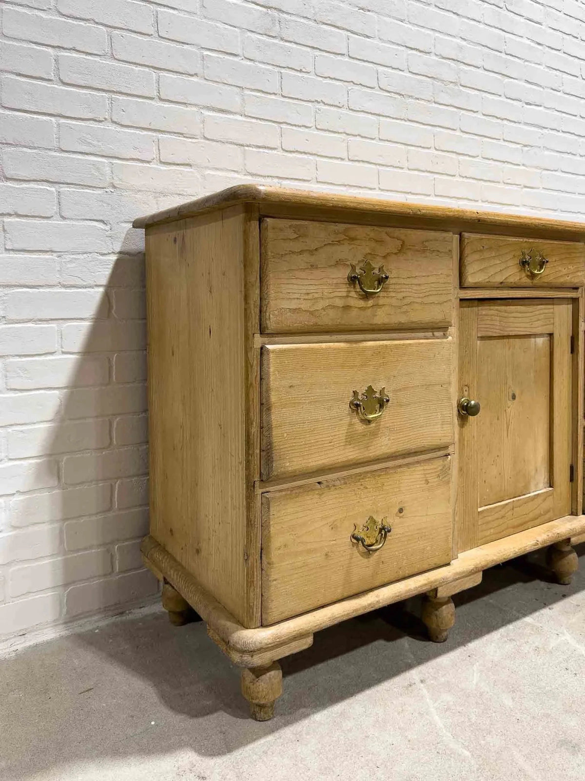 Classic English pine sideboard - House on Horizon